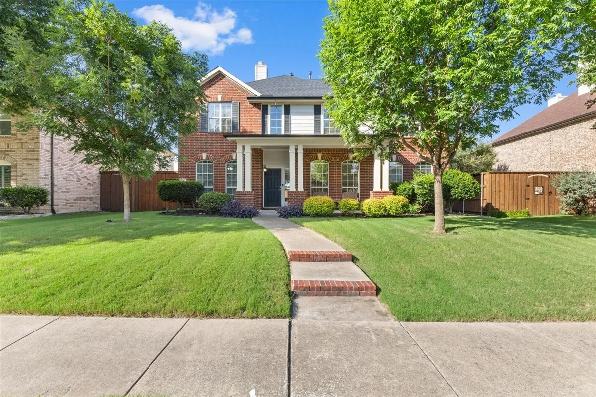 Single Family Residence For Sale in Denton County , 1121 London Drive, Frisco, Texas 75036, 5 Bedroom, 3 Bathroom, 2 Garage spaces, 3,177 Sqft, built in 2001, mls#21298184, Real Estate Agent in Frisco, Homes For Sale in Denton county, Homes For Sale in Frisco, Realtor in Frisco Texas, Real Estate Brokerage Independent Realty Texas, Luminita Cordes Realtor