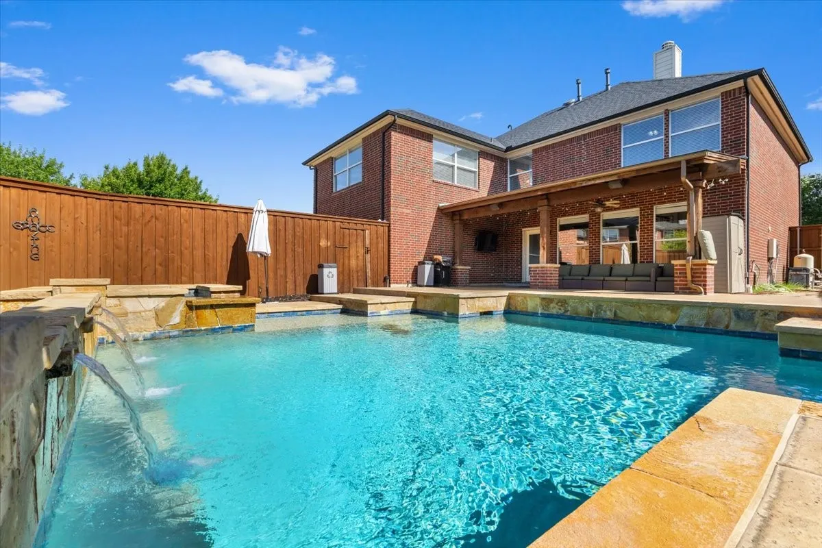 Single Family Residence For Sale in Denton County , 1121 London Drive, Frisco, Texas 75036, 5 Bedroom, 3 Bathroom, 2 Garage spaces, 3,177 Sqft, built in 2001, mls#21298184, Real Estate Agent in Frisco, Homes For Sale in Denton county, Homes For Sale in Frisco, Realtor in Frisco Texas, Real Estate Brokerage Independent Realty Texas, Luminita Cordes Realtor