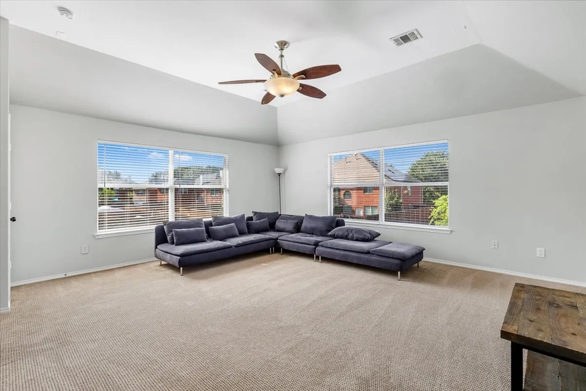 Single Family Residence For Sale in Denton County , 1121 London Drive, Frisco, Texas 75036, 5 Bedroom, 3 Bathroom, 2 Garage spaces, 3,177 Sqft, built in 2001, mls#21298184, Real Estate Agent in Frisco, Homes For Sale in Denton county, Homes For Sale in Frisco, Realtor in Frisco Texas, Real Estate Brokerage Independent Realty Texas, Luminita Cordes Realtor