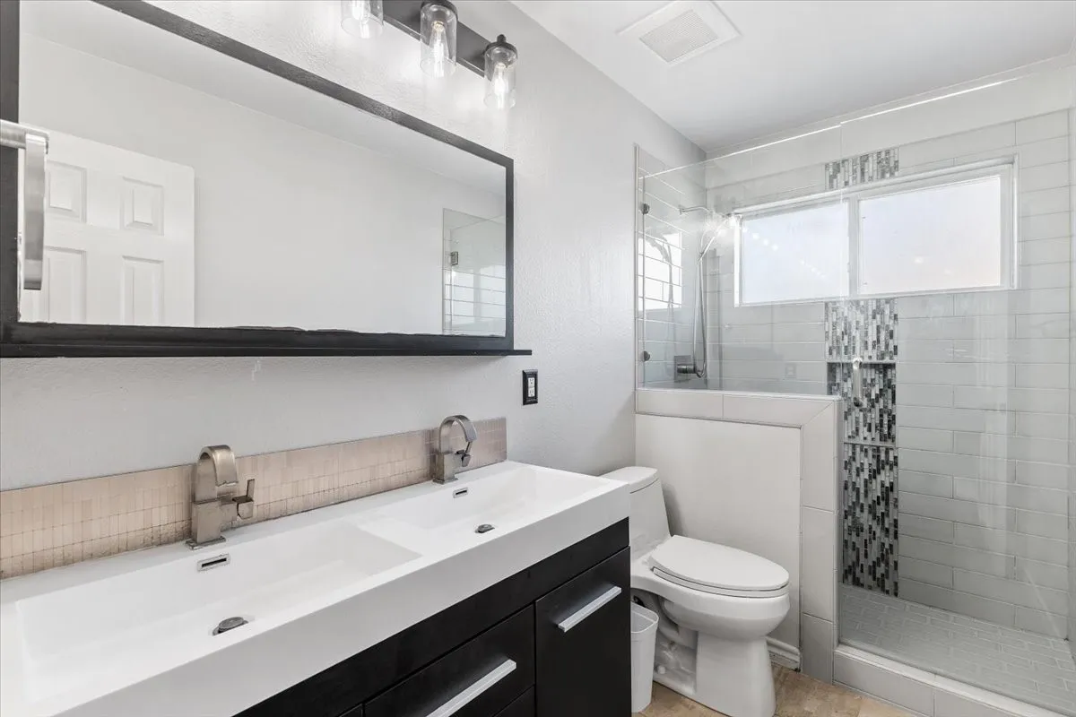 Single Family Residence For Sale in Denton County , 1121 London Drive, Frisco, Texas 75036, 5 Bedroom, 3 Bathroom, 2 Garage spaces, 3,177 Sqft, built in 2001, mls#21298184, Real Estate Agent in Frisco, Homes For Sale in Denton county, Homes For Sale in Frisco, Realtor in Frisco Texas, Real Estate Brokerage Independent Realty Texas, Luminita Cordes Realtor