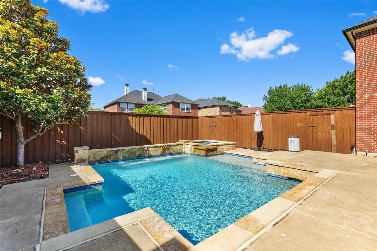 Single Family Residence For Sale in Denton County , 1121 London Drive, Frisco, Texas 75036, 5 Bedroom, 3 Bathroom, 2 Garage spaces, 3,177 Sqft, built in 2001, mls#21298184, Real Estate Agent in Frisco, Homes For Sale in Denton county, Homes For Sale in Frisco, Realtor in Frisco Texas, Real Estate Brokerage Independent Realty Texas, Luminita Cordes Realtor