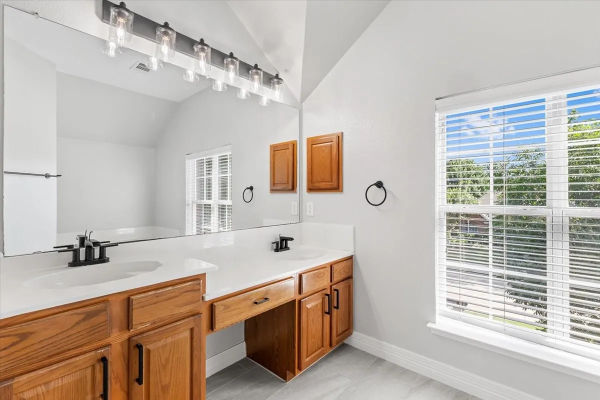 Single Family Residence For Sale in Denton County , 1121 London Drive, Frisco, Texas 75036, 5 Bedroom, 3 Bathroom, 2 Garage spaces, 3,177 Sqft, built in 2001, mls#21298184, Real Estate Agent in Frisco, Homes For Sale in Denton county, Homes For Sale in Frisco, Realtor in Frisco Texas, Real Estate Brokerage Independent Realty Texas, Luminita Cordes Realtor