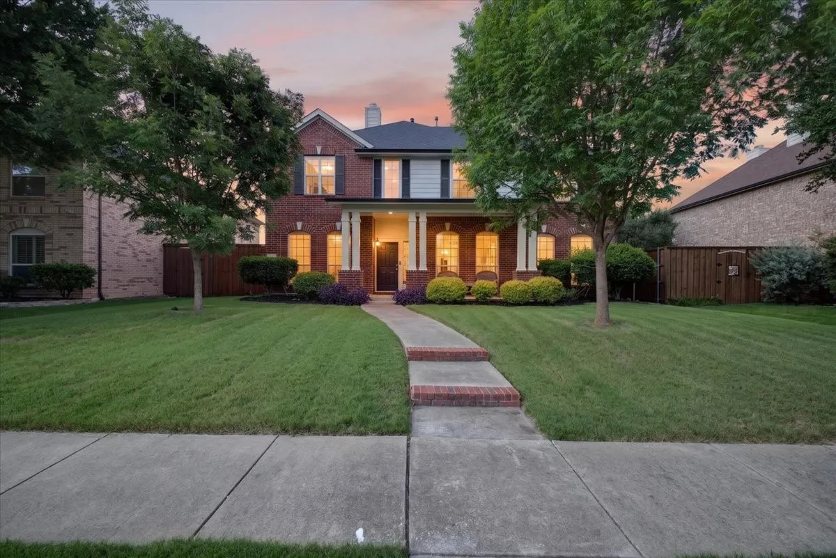 Single Family Residence For Sale in Denton County , 1121 London Drive, Frisco, Texas 75036, 5 Bedroom, 3 Bathroom, 2 Garage spaces, 3,177 Sqft, built in 2001, mls#21298184, Real Estate Agent in Frisco, Homes For Sale in Denton county, Homes For Sale in Frisco, Realtor in Frisco Texas, Real Estate Brokerage Independent Realty Texas, Luminita Cordes Realtor