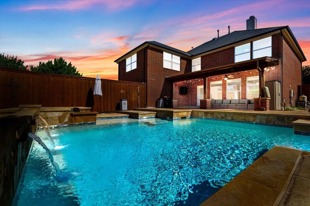 Single Family Residence For Sale in Denton County , 1121 London Drive, Frisco, Texas 75036, 5 Bedroom, 3 Bathroom, 2 Garage spaces, 3,177 Sqft, built in 2001, mls#21298184, Real Estate Agent in Frisco, Homes For Sale in Denton county, Homes For Sale in Frisco, Realtor in Frisco Texas, Real Estate Brokerage Independent Realty Texas, Luminita Cordes Realtor