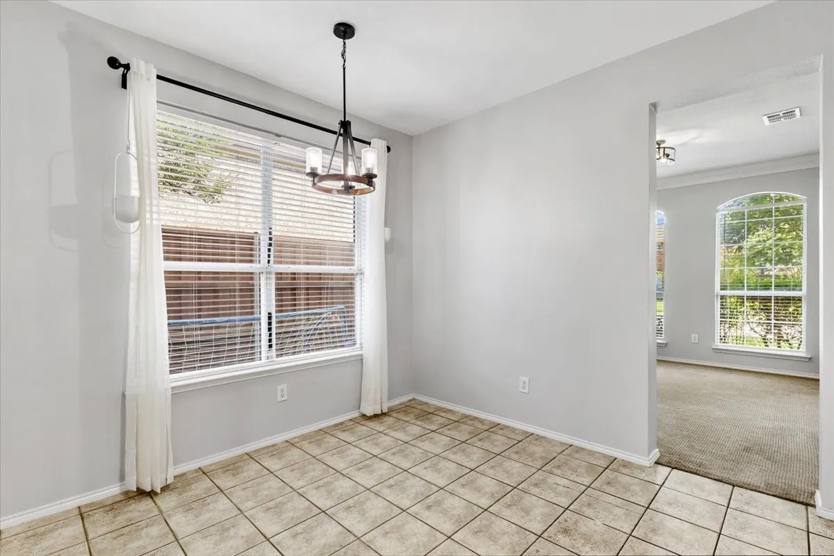 Single Family Residence For Sale in Denton County , 1121 London Drive, Frisco, Texas 75036, 5 Bedroom, 3 Bathroom, 2 Garage spaces, 3,177 Sqft, built in 2001, mls#21298184, Real Estate Agent in Frisco, Homes For Sale in Denton county, Homes For Sale in Frisco, Realtor in Frisco Texas, Real Estate Brokerage Independent Realty Texas, Luminita Cordes Realtor