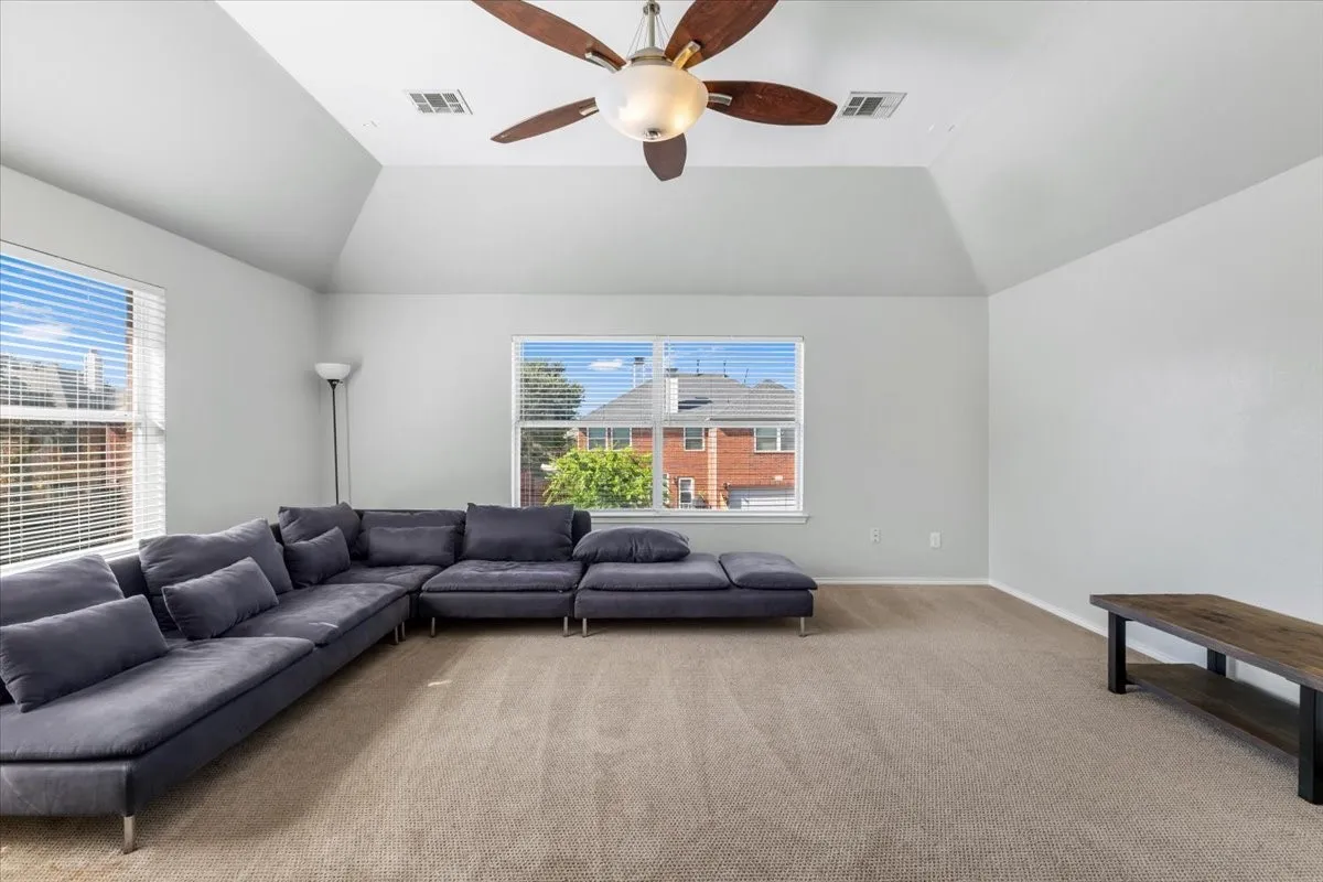 Single Family Residence For Sale in Denton County , 1121 London Drive, Frisco, Texas 75036, 5 Bedroom, 3 Bathroom, 2 Garage spaces, 3,177 Sqft, built in 2001, mls#21298184, Real Estate Agent in Frisco, Homes For Sale in Denton county, Homes For Sale in Frisco, Realtor in Frisco Texas, Real Estate Brokerage Independent Realty Texas, Luminita Cordes Realtor