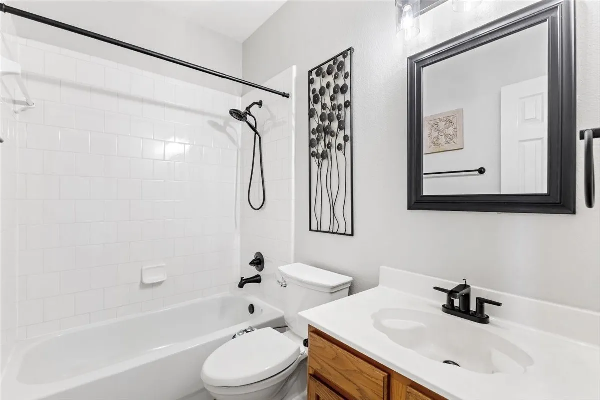 Single Family Residence For Sale in Denton County , 1121 London Drive, Frisco, Texas 75036, 5 Bedroom, 3 Bathroom, 2 Garage spaces, 3,177 Sqft, built in 2001, mls#21298184, Real Estate Agent in Frisco, Homes For Sale in Denton county, Homes For Sale in Frisco, Realtor in Frisco Texas, Real Estate Brokerage Independent Realty Texas, Luminita Cordes Realtor