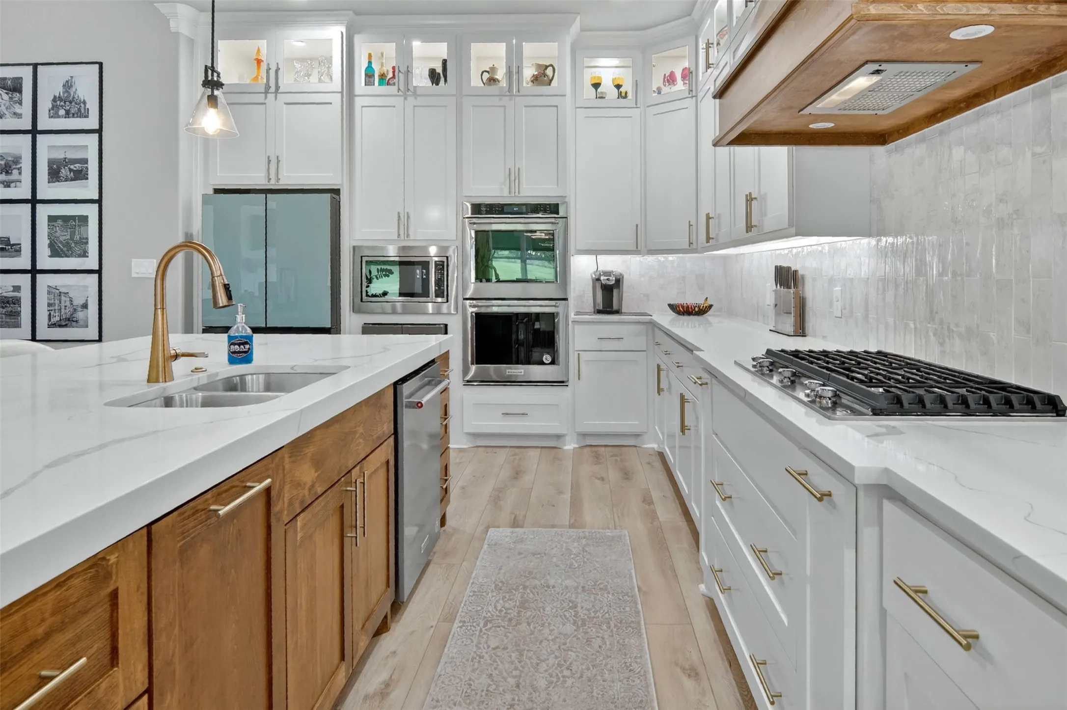 Single Family Residence For Sale in Hood County , 257 Martin Drive, Granbury, Texas 76049, 5 Bedroom, 5 Bathroom, 2 Garage spaces, 3,169 Sqft, built in 2022, mls#21296560, Real Estate Agent in Granbury, Homes For Sale in Hood county, Homes For Sale in Granbury, Realtor in Granbury Texas, Real Estate Brokerage Independent Realty Texas, Luminita Cordes Realtor