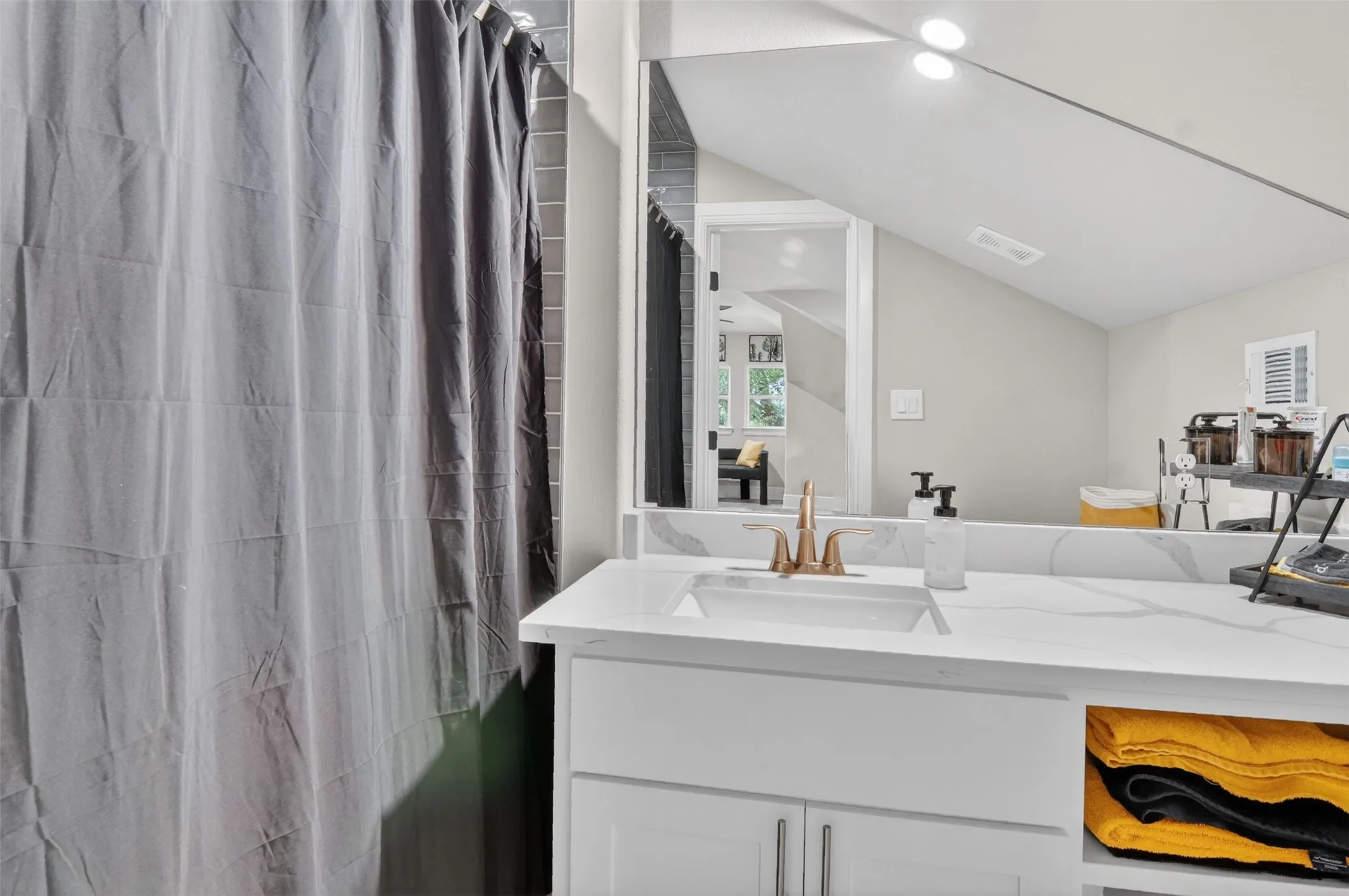 Upstairs Full Bath