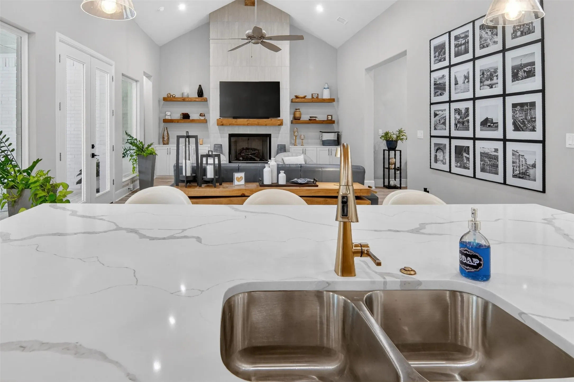 Single Family Residence For Sale in Hood County , 257 Martin Drive, Granbury, Texas 76049, 5 Bedroom, 5 Bathroom, 2 Garage spaces, 3,169 Sqft, built in 2022, mls#21296560, Real Estate Agent in Granbury, Homes For Sale in Hood county, Homes For Sale in Granbury, Realtor in Granbury Texas, Real Estate Brokerage Independent Realty Texas, Luminita Cordes Realtor