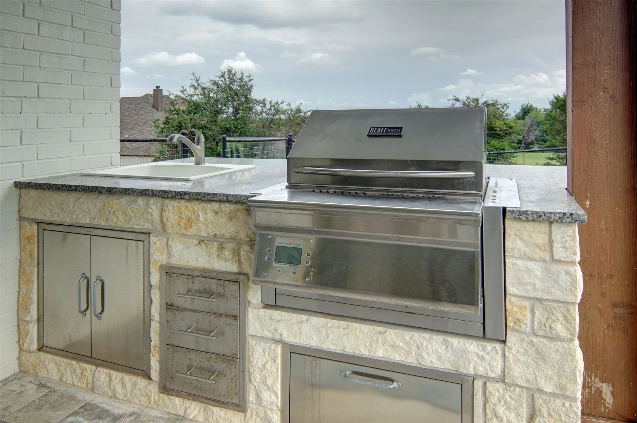 Outdoor Kitchen