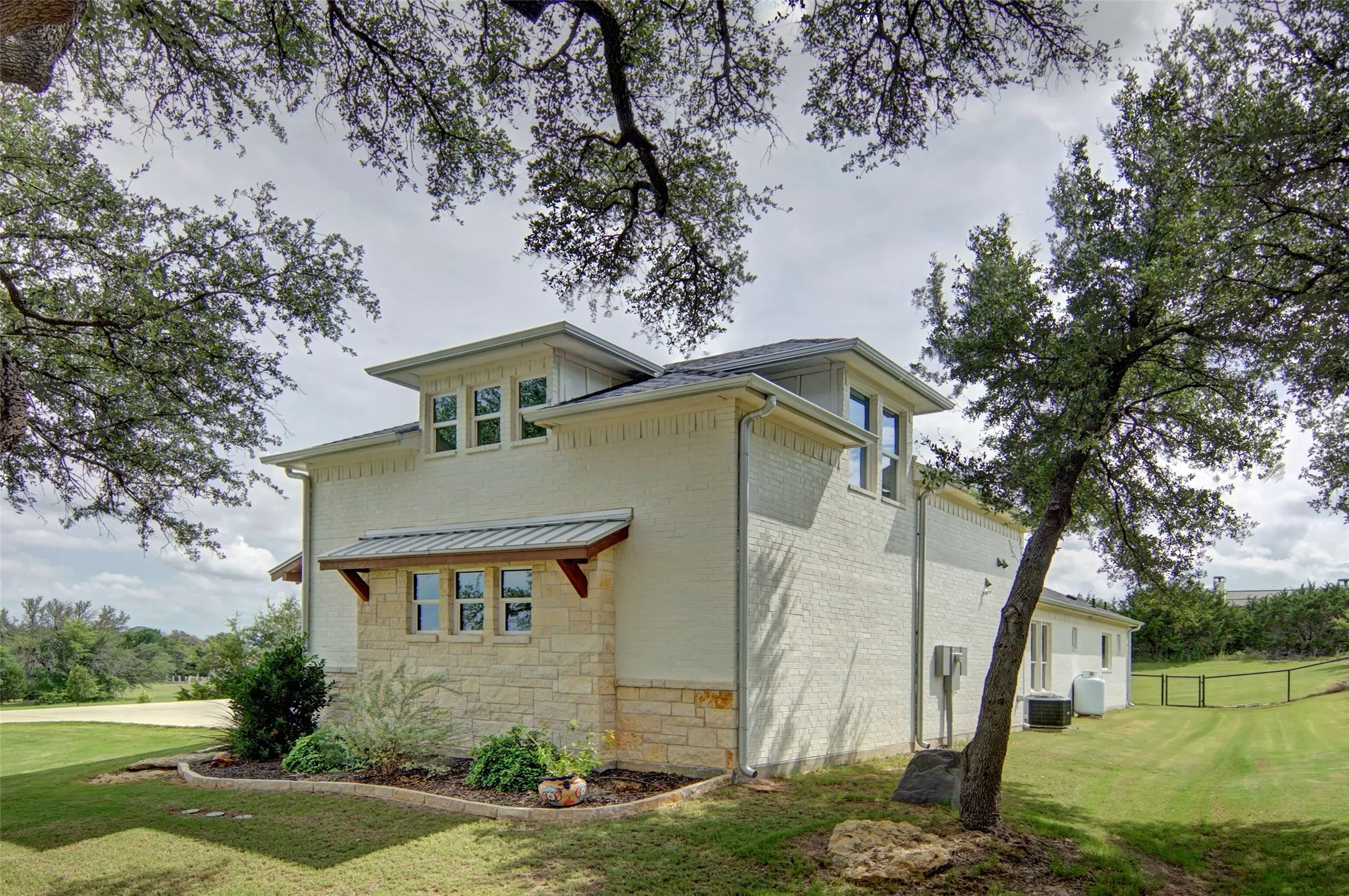 Single Family Residence For Sale in Hood County , 257 Martin Drive, Granbury, Texas 76049, 5 Bedroom, 5 Bathroom, 2 Garage spaces, 3,169 Sqft, built in 2022, mls#21296560, Real Estate Agent in Granbury, Homes For Sale in Hood county, Homes For Sale in Granbury, Realtor in Granbury Texas, Real Estate Brokerage Independent Realty Texas, Luminita Cordes Realtor