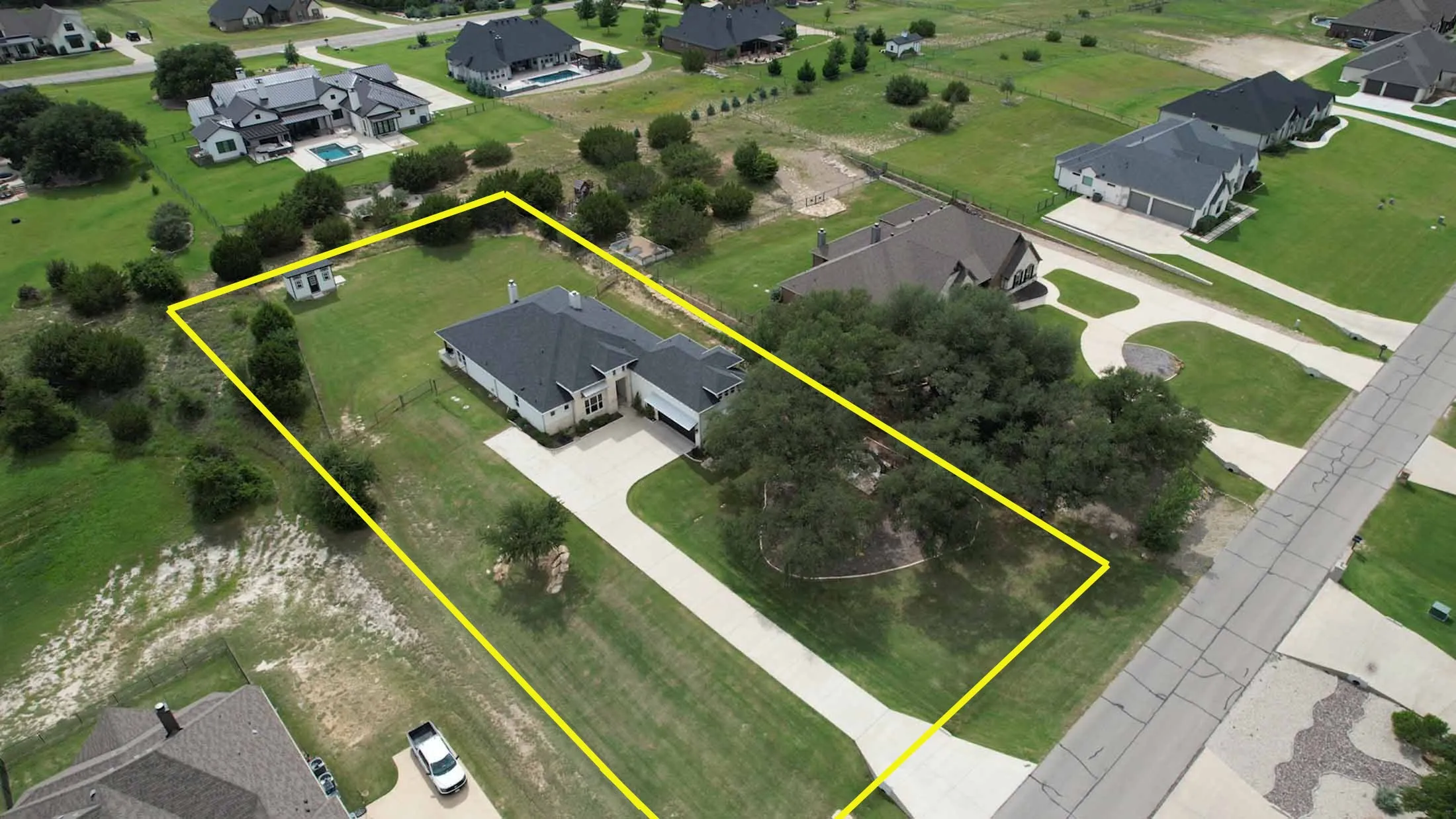 Single Family Residence For Sale in Hood County , 257 Martin Drive, Granbury, Texas 76049, 5 Bedroom, 5 Bathroom, 2 Garage spaces, 3,169 Sqft, built in 2022, mls#21296560, Real Estate Agent in Granbury, Homes For Sale in Hood county, Homes For Sale in Granbury, Realtor in Granbury Texas, Real Estate Brokerage Independent Realty Texas, Luminita Cordes Realtor