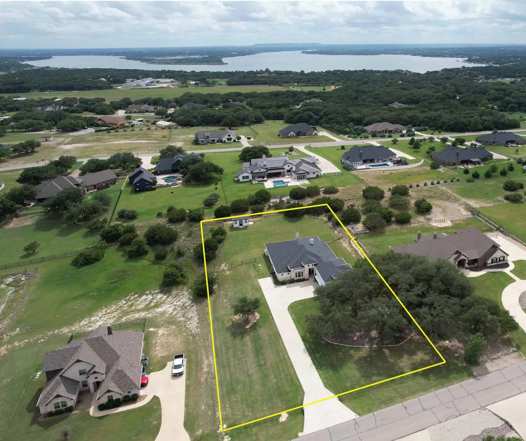 Single Family Residence For Sale in Hood County , 257 Martin Drive, Granbury, Texas 76049, 5 Bedroom, 5 Bathroom, 2 Garage spaces, 3,169 Sqft, built in 2022, mls#21296560, Real Estate Agent in Granbury, Homes For Sale in Hood county, Homes For Sale in Granbury, Realtor in Granbury Texas, Real Estate Brokerage Independent Realty Texas, Luminita Cordes Realtor