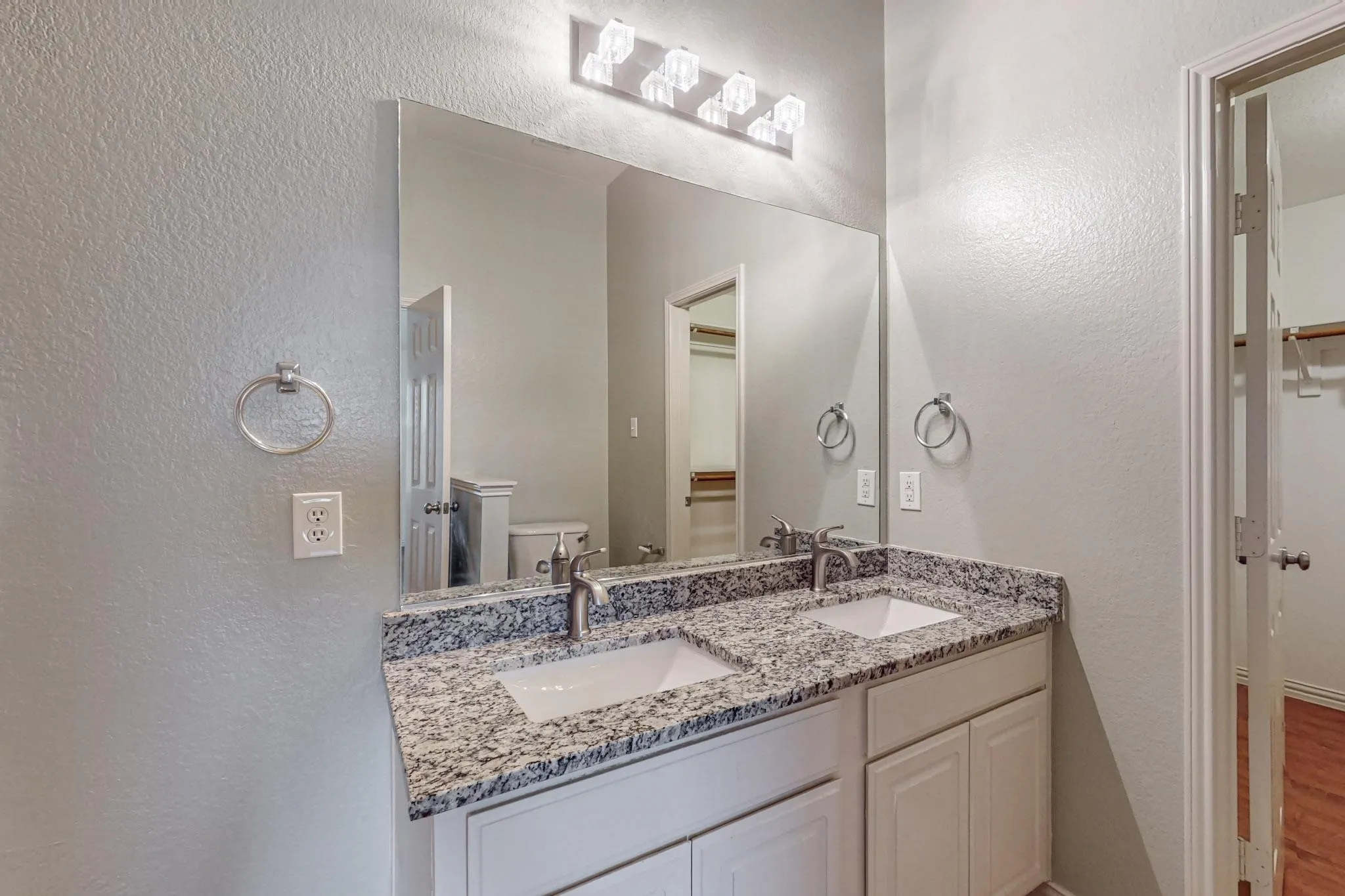 Single Family Residence For Rent in Tarrant County , 11501 Lauren Way, Fort Worth, Texas 76244, 3 Bedroom, 2 Bathroom, 2 Garage spaces, 1,784 Sqft, built in 2003, mls#21301729, Real Estate Agent in Fort Worth, Homes For Rent in Tarrant county, Homes For Rent in Fort Worth, Realtor in Fort Worth Texas, Real Estate Brokerage Independent Realty Texas, Luminita Cordes Realtor