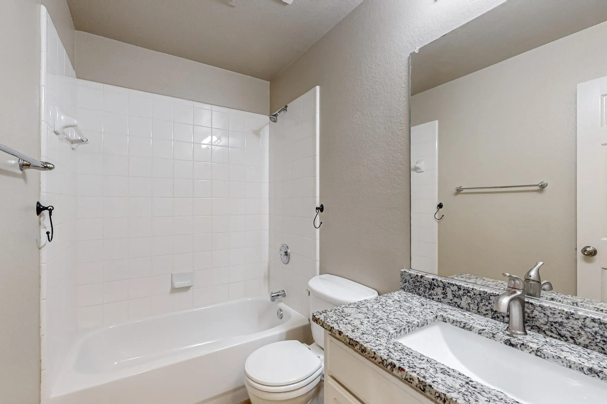 Single Family Residence For Rent in Tarrant County , 11501 Lauren Way, Fort Worth, Texas 76244, 3 Bedroom, 2 Bathroom, 2 Garage spaces, 1,784 Sqft, built in 2003, mls#21301729, Real Estate Agent in Fort Worth, Homes For Rent in Tarrant county, Homes For Rent in Fort Worth, Realtor in Fort Worth Texas, Real Estate Brokerage Independent Realty Texas, Luminita Cordes Realtor