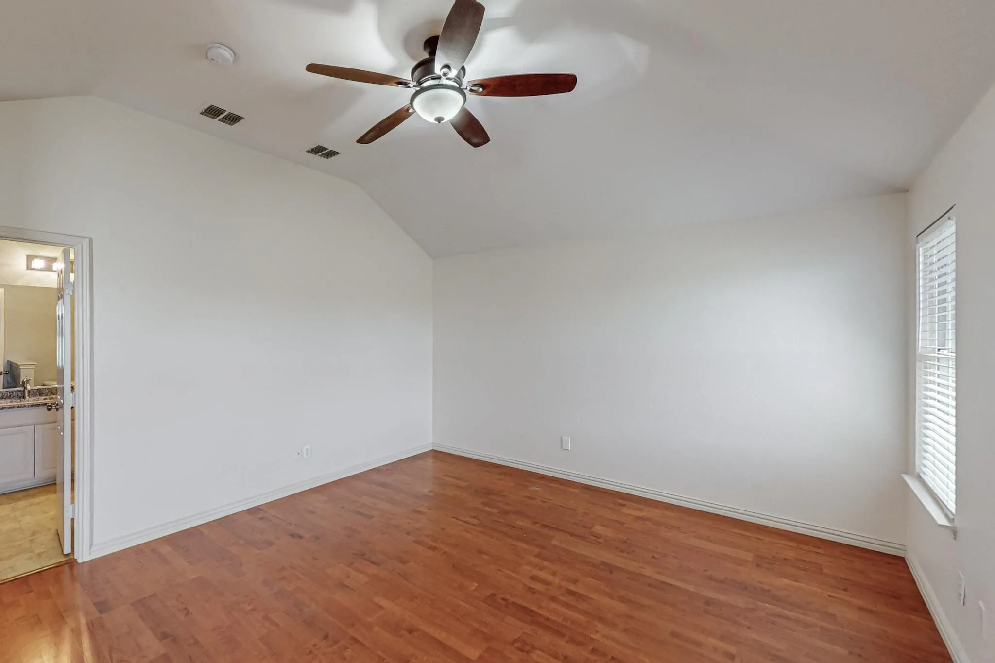 Single Family Residence For Rent in Tarrant County , 11501 Lauren Way, Fort Worth, Texas 76244, 3 Bedroom, 2 Bathroom, 2 Garage spaces, 1,784 Sqft, built in 2003, mls#21301729, Real Estate Agent in Fort Worth, Homes For Rent in Tarrant county, Homes For Rent in Fort Worth, Realtor in Fort Worth Texas, Real Estate Brokerage Independent Realty Texas, Luminita Cordes Realtor