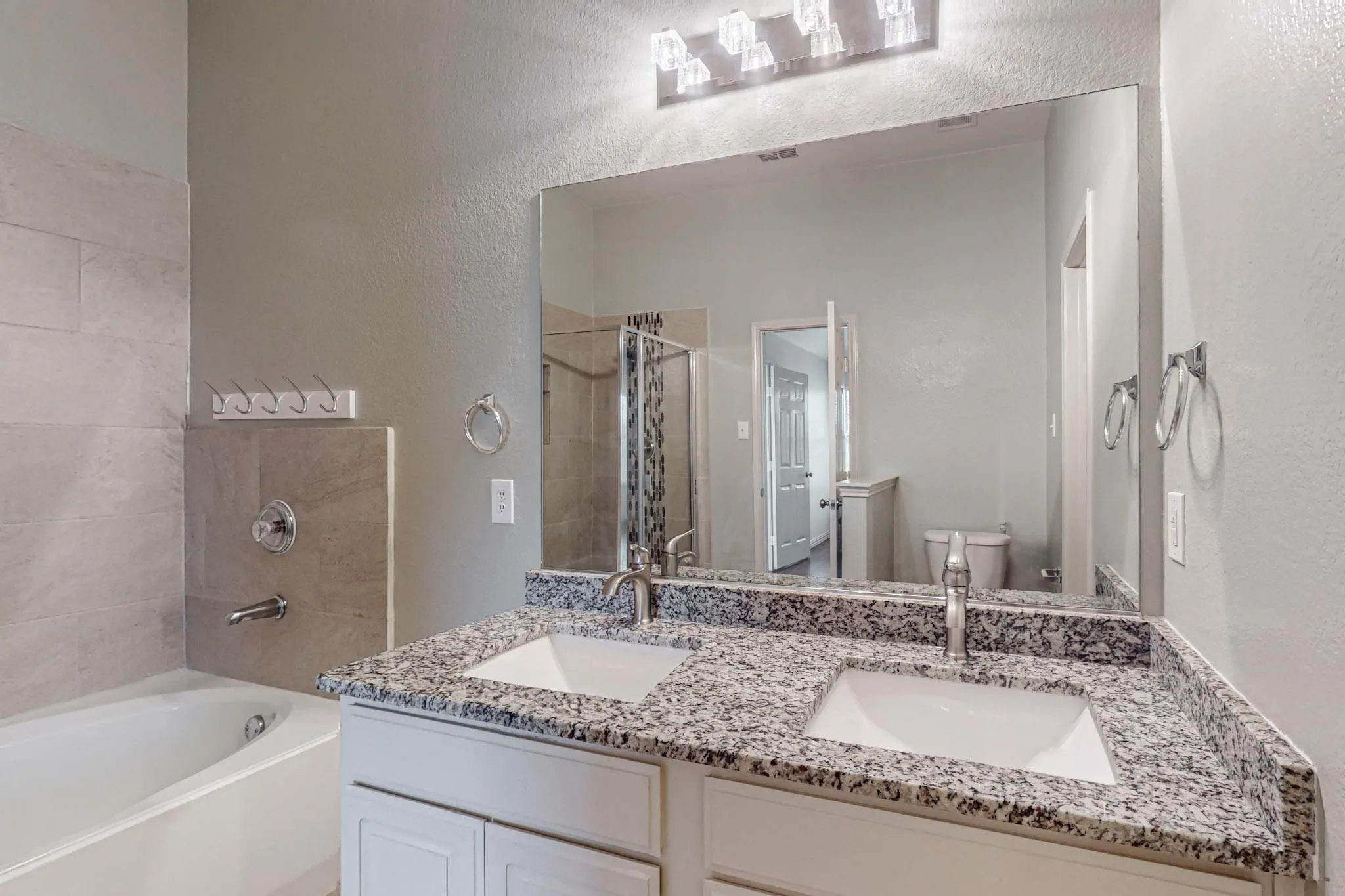 Single Family Residence For Rent in Tarrant County , 11501 Lauren Way, Fort Worth, Texas 76244, 3 Bedroom, 2 Bathroom, 2 Garage spaces, 1,784 Sqft, built in 2003, mls#21301729, Real Estate Agent in Fort Worth, Homes For Rent in Tarrant county, Homes For Rent in Fort Worth, Realtor in Fort Worth Texas, Real Estate Brokerage Independent Realty Texas, Luminita Cordes Realtor