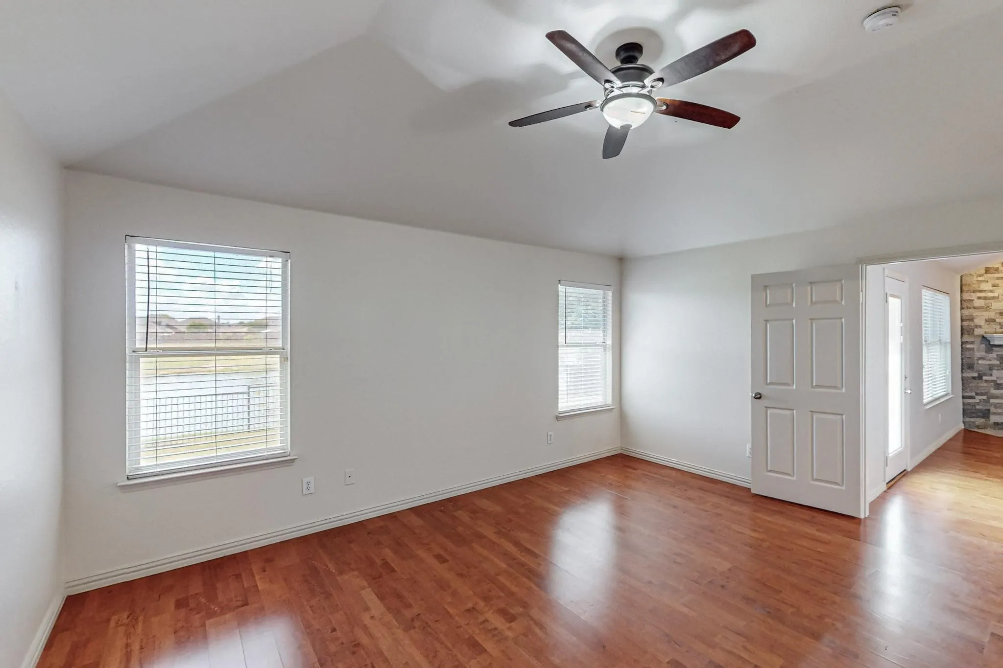 Single Family Residence For Rent in Tarrant County , 11501 Lauren Way, Fort Worth, Texas 76244, 3 Bedroom, 2 Bathroom, 2 Garage spaces, 1,784 Sqft, built in 2003, mls#21301729, Real Estate Agent in Fort Worth, Homes For Rent in Tarrant county, Homes For Rent in Fort Worth, Realtor in Fort Worth Texas, Real Estate Brokerage Independent Realty Texas, Luminita Cordes Realtor