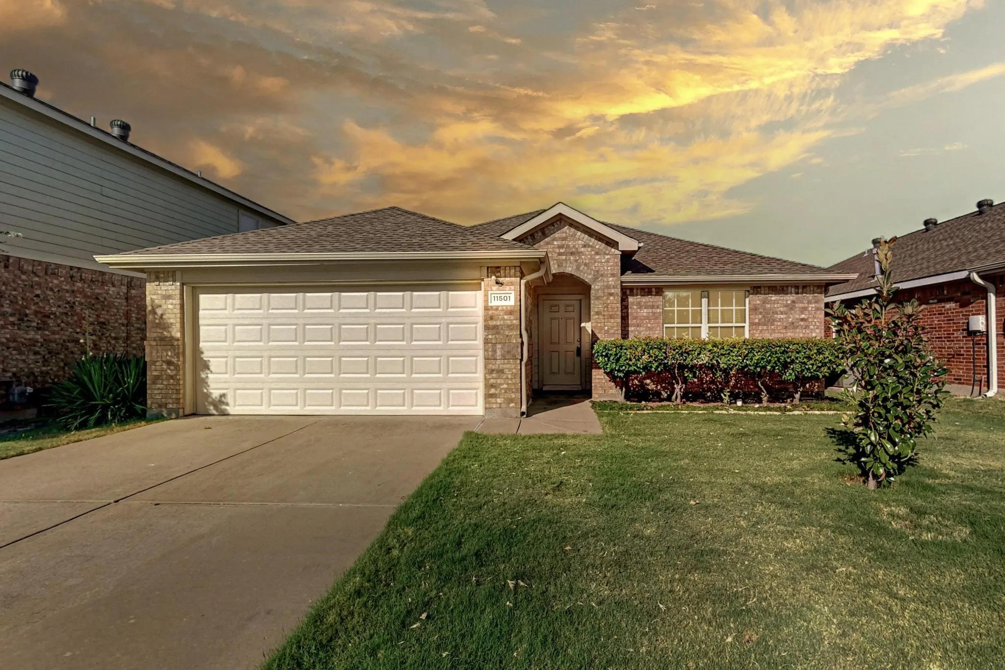 Single Family Residence For Rent in Tarrant County , 11501 Lauren Way, Fort Worth, Texas 76244, 3 Bedroom, 2 Bathroom, 2 Garage spaces, 1,784 Sqft, built in 2003, mls#21301729, Real Estate Agent in Fort Worth, Homes For Rent in Tarrant county, Homes For Rent in Fort Worth, Realtor in Fort Worth Texas, Real Estate Brokerage Independent Realty Texas, Luminita Cordes Realtor