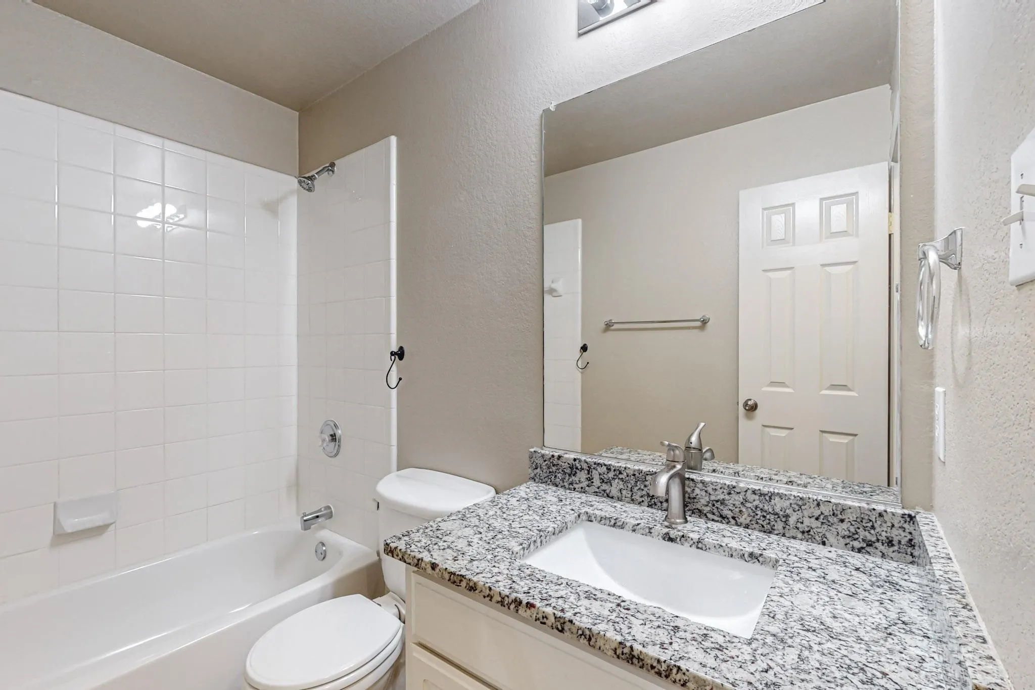 Single Family Residence For Rent in Tarrant County , 11501 Lauren Way, Fort Worth, Texas 76244, 3 Bedroom, 2 Bathroom, 2 Garage spaces, 1,784 Sqft, built in 2003, mls#21301729, Real Estate Agent in Fort Worth, Homes For Rent in Tarrant county, Homes For Rent in Fort Worth, Realtor in Fort Worth Texas, Real Estate Brokerage Independent Realty Texas, Luminita Cordes Realtor