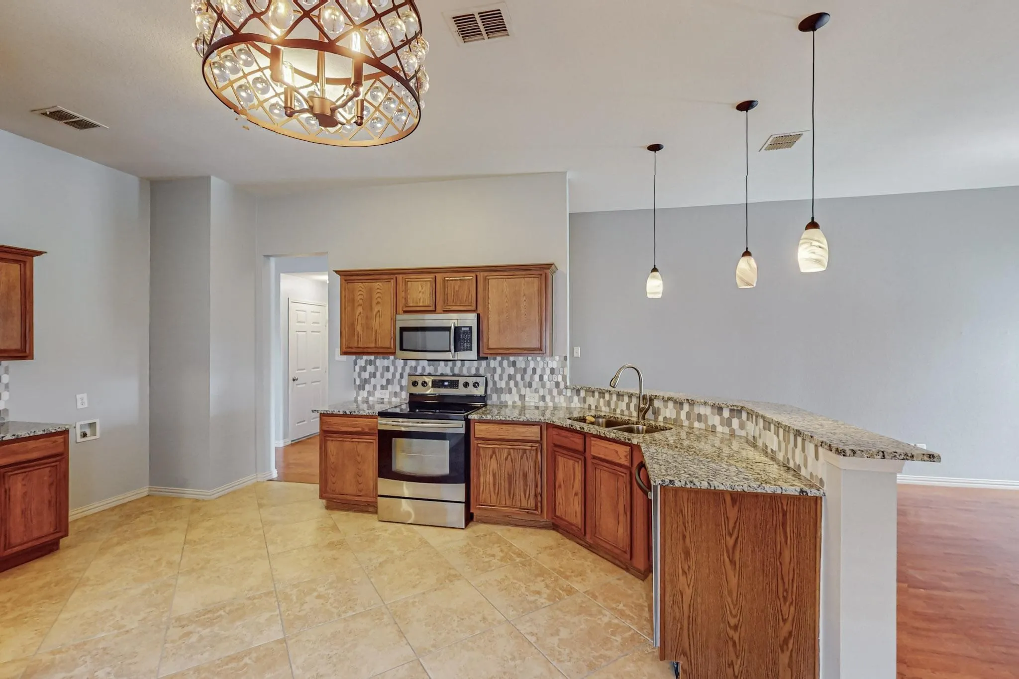 Single Family Residence For Rent in Tarrant County , 11501 Lauren Way, Fort Worth, Texas 76244, 3 Bedroom, 2 Bathroom, 2 Garage spaces, 1,784 Sqft, built in 2003, mls#21301729, Real Estate Agent in Fort Worth, Homes For Rent in Tarrant county, Homes For Rent in Fort Worth, Realtor in Fort Worth Texas, Real Estate Brokerage Independent Realty Texas, Luminita Cordes Realtor
