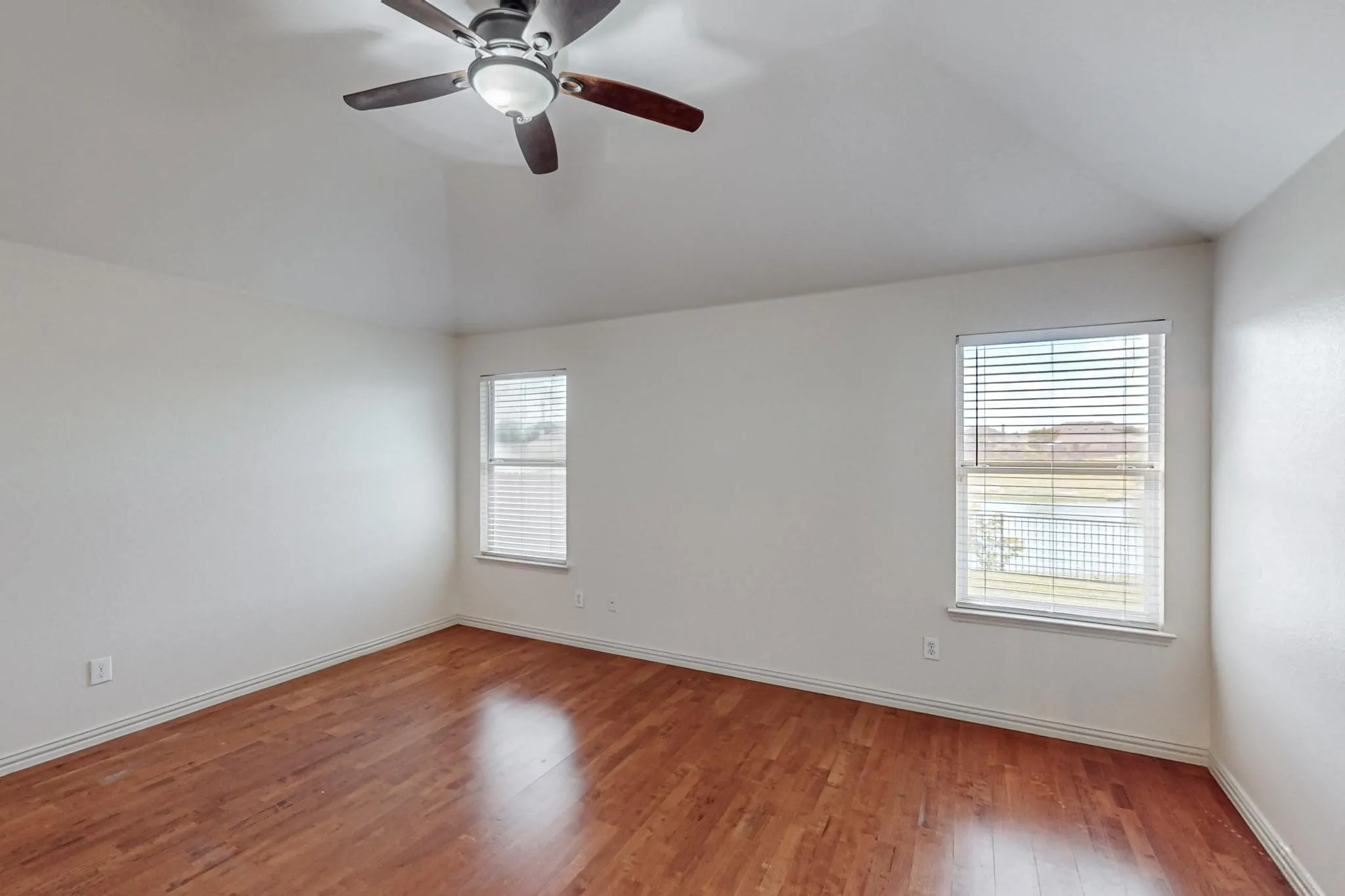 Single Family Residence For Rent in Tarrant County , 11501 Lauren Way, Fort Worth, Texas 76244, 3 Bedroom, 2 Bathroom, 2 Garage spaces, 1,784 Sqft, built in 2003, mls#21301729, Real Estate Agent in Fort Worth, Homes For Rent in Tarrant county, Homes For Rent in Fort Worth, Realtor in Fort Worth Texas, Real Estate Brokerage Independent Realty Texas, Luminita Cordes Realtor