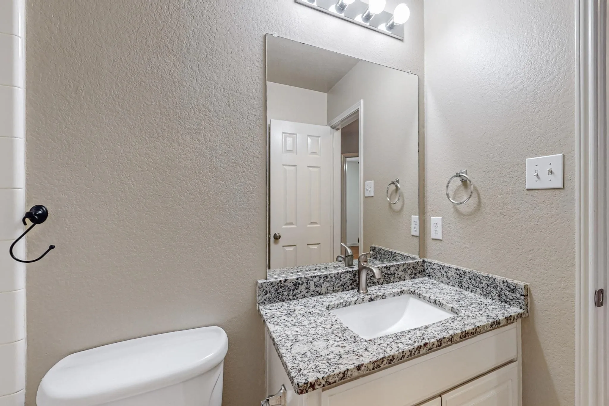 Single Family Residence For Rent in Tarrant County , 11501 Lauren Way, Fort Worth, Texas 76244, 3 Bedroom, 2 Bathroom, 2 Garage spaces, 1,784 Sqft, built in 2003, mls#21301729, Real Estate Agent in Fort Worth, Homes For Rent in Tarrant county, Homes For Rent in Fort Worth, Realtor in Fort Worth Texas, Real Estate Brokerage Independent Realty Texas, Luminita Cordes Realtor