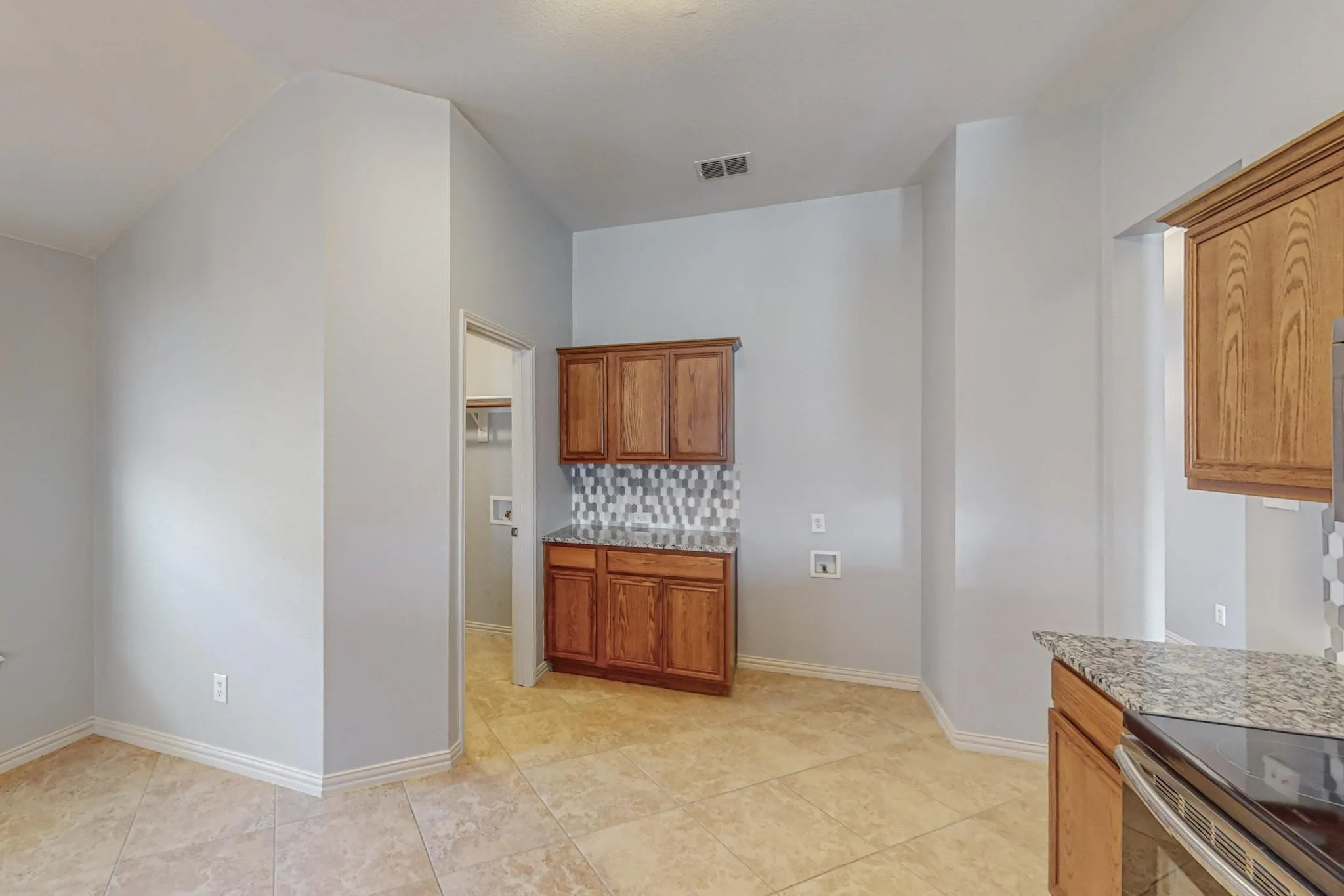 Single Family Residence For Rent in Tarrant County , 11501 Lauren Way, Fort Worth, Texas 76244, 3 Bedroom, 2 Bathroom, 2 Garage spaces, 1,784 Sqft, built in 2003, mls#21301729, Real Estate Agent in Fort Worth, Homes For Rent in Tarrant county, Homes For Rent in Fort Worth, Realtor in Fort Worth Texas, Real Estate Brokerage Independent Realty Texas, Luminita Cordes Realtor