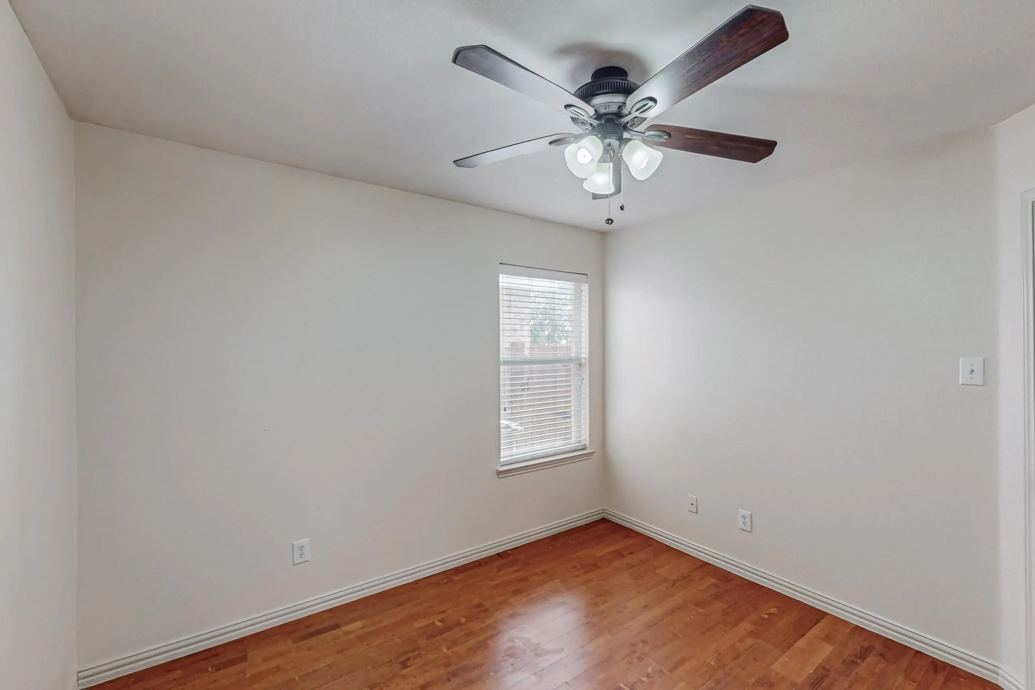 Single Family Residence For Rent in Tarrant County , 11501 Lauren Way, Fort Worth, Texas 76244, 3 Bedroom, 2 Bathroom, 2 Garage spaces, 1,784 Sqft, built in 2003, mls#21301729, Real Estate Agent in Fort Worth, Homes For Rent in Tarrant county, Homes For Rent in Fort Worth, Realtor in Fort Worth Texas, Real Estate Brokerage Independent Realty Texas, Luminita Cordes Realtor