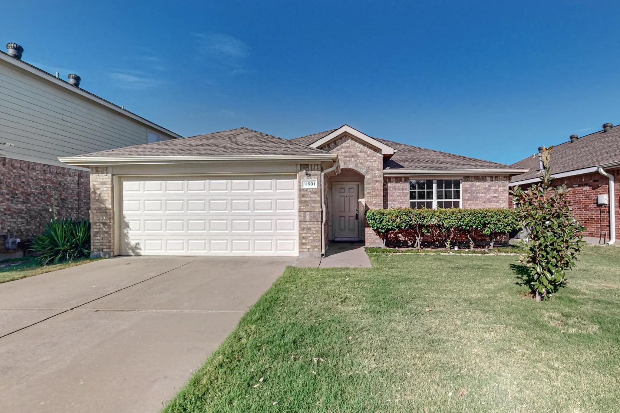 Single Family Residence For Rent in Tarrant County , 11501 Lauren Way, Fort Worth, Texas 76244, 3 Bedroom, 2 Bathroom, 2 Garage spaces, 1,784 Sqft, built in 2003, mls#21301729, Real Estate Agent in Fort Worth, Homes For Rent in Tarrant county, Homes For Rent in Fort Worth, Realtor in Fort Worth Texas, Real Estate Brokerage Independent Realty Texas, Luminita Cordes Realtor