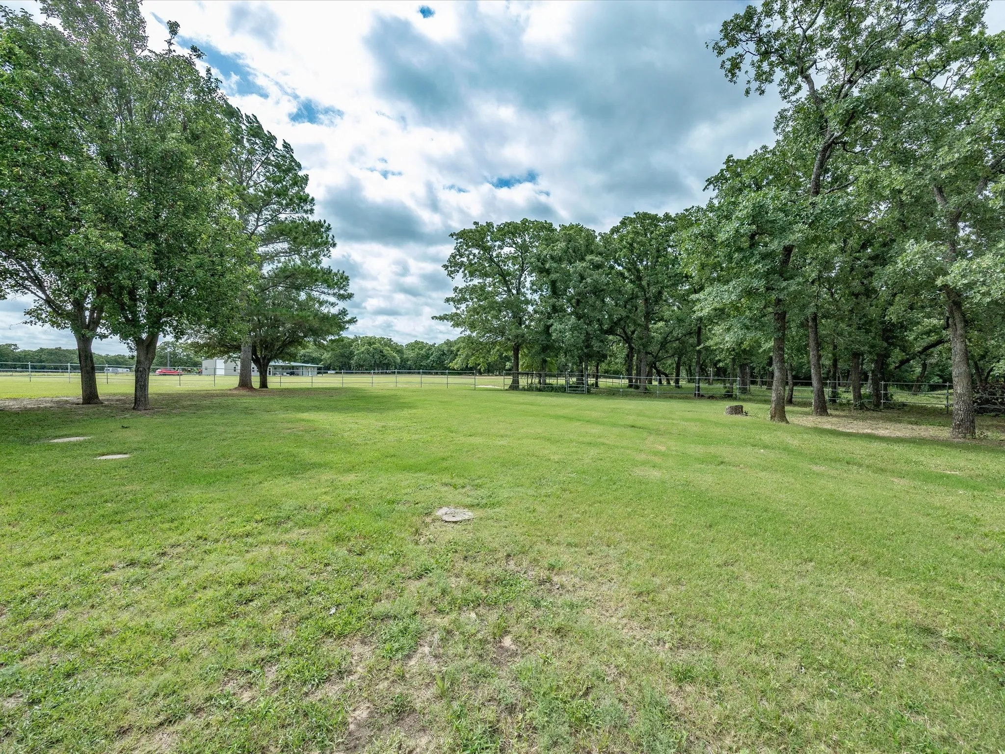 Single Family Residence For Sale in Wise County , 210 County Road 2696, Alvord, Texas 76225, 3 Bedroom, 2 Bathroom, 2 Garage spaces, 1,467 Sqft, built in 1997, mls#21290704, Real Estate Agent in Alvord, Homes For Sale in Wise county, Homes For Sale in Alvord, Realtor in Alvord Texas, Real Estate Brokerage Independent Realty Texas, Luminita Cordes Realtor