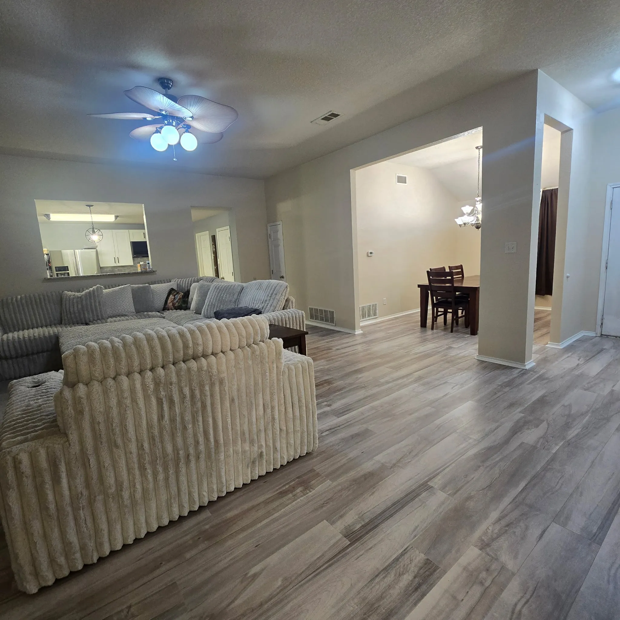 Single Family Residence For Sale in Williamson County , 212 Druse Lane, Jarrell, Texas 76537, 4 Bedroom, 2 Bathroom, 2 Garage spaces, 1,887 Sqft, built in 2008, mls#21301925, Real Estate Agent in Jarrell, Homes For Sale in Williamson county, Homes For Sale in Jarrell, Realtor in Jarrell Texas, Real Estate Brokerage Independent Realty Texas, Luminita Cordes Realtor