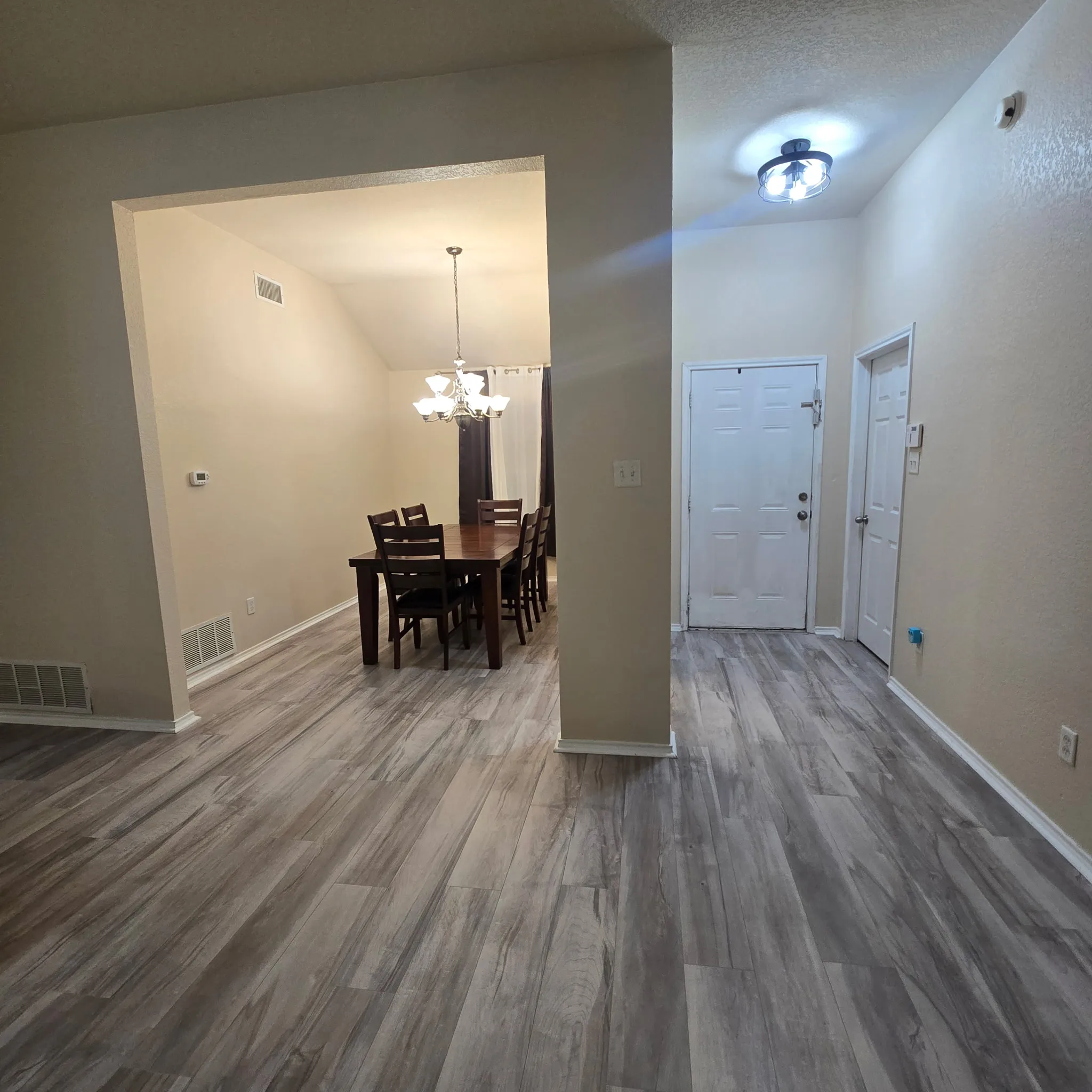 Single Family Residence For Sale in Williamson County , 212 Druse Lane, Jarrell, Texas 76537, 4 Bedroom, 2 Bathroom, 2 Garage spaces, 1,887 Sqft, built in 2008, mls#21301925, Real Estate Agent in Jarrell, Homes For Sale in Williamson county, Homes For Sale in Jarrell, Realtor in Jarrell Texas, Real Estate Brokerage Independent Realty Texas, Luminita Cordes Realtor