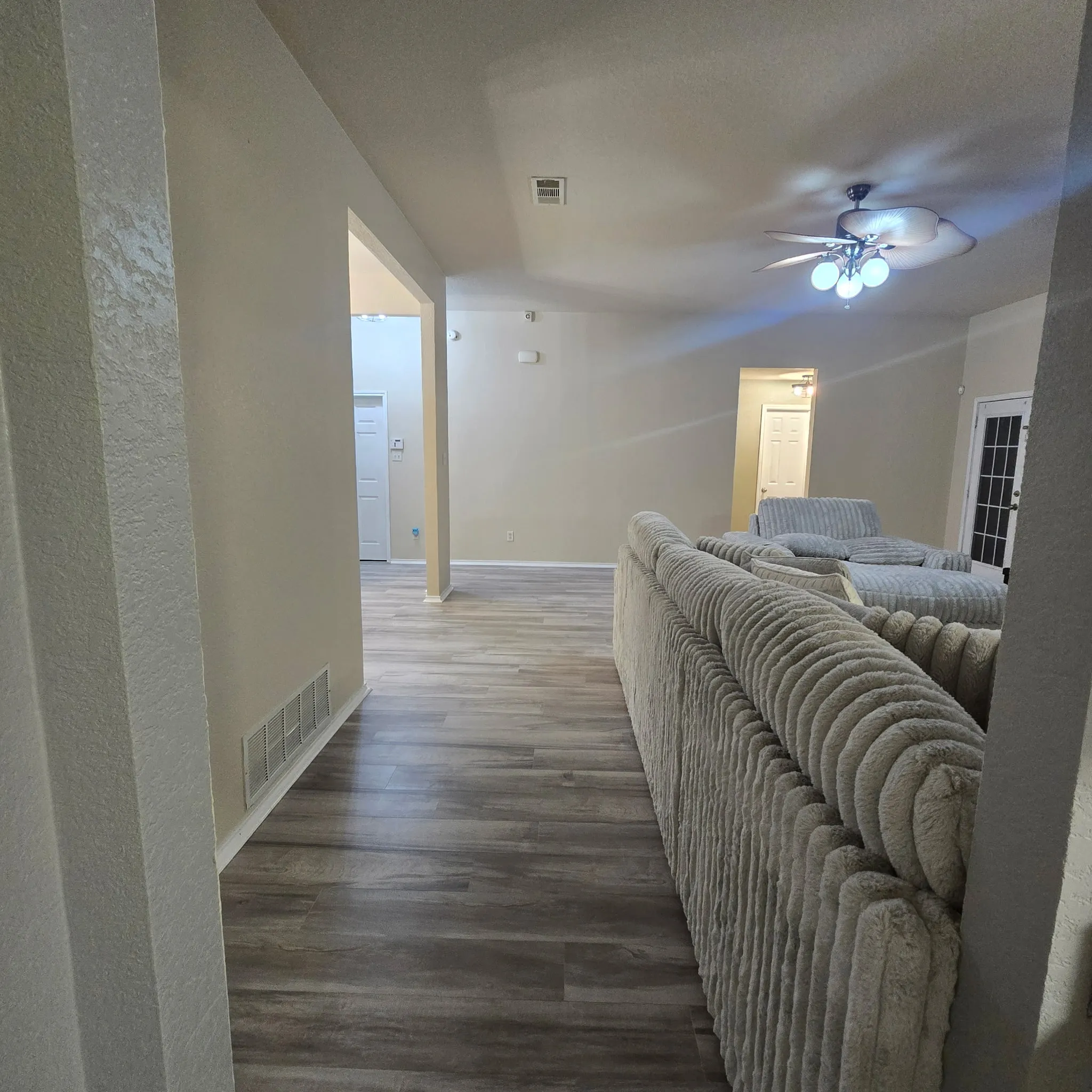 Single Family Residence For Sale in Williamson County , 212 Druse Lane, Jarrell, Texas 76537, 4 Bedroom, 2 Bathroom, 2 Garage spaces, 1,887 Sqft, built in 2008, mls#21301925, Real Estate Agent in Jarrell, Homes For Sale in Williamson county, Homes For Sale in Jarrell, Realtor in Jarrell Texas, Real Estate Brokerage Independent Realty Texas, Luminita Cordes Realtor