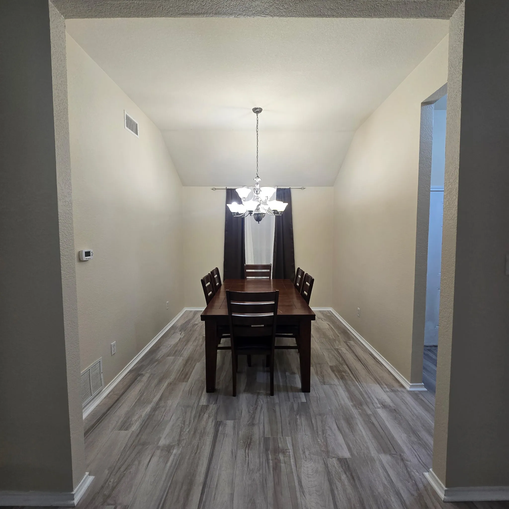 Single Family Residence For Sale in Williamson County , 212 Druse Lane, Jarrell, Texas 76537, 4 Bedroom, 2 Bathroom, 2 Garage spaces, 1,887 Sqft, built in 2008, mls#21301925, Real Estate Agent in Jarrell, Homes For Sale in Williamson county, Homes For Sale in Jarrell, Realtor in Jarrell Texas, Real Estate Brokerage Independent Realty Texas, Luminita Cordes Realtor