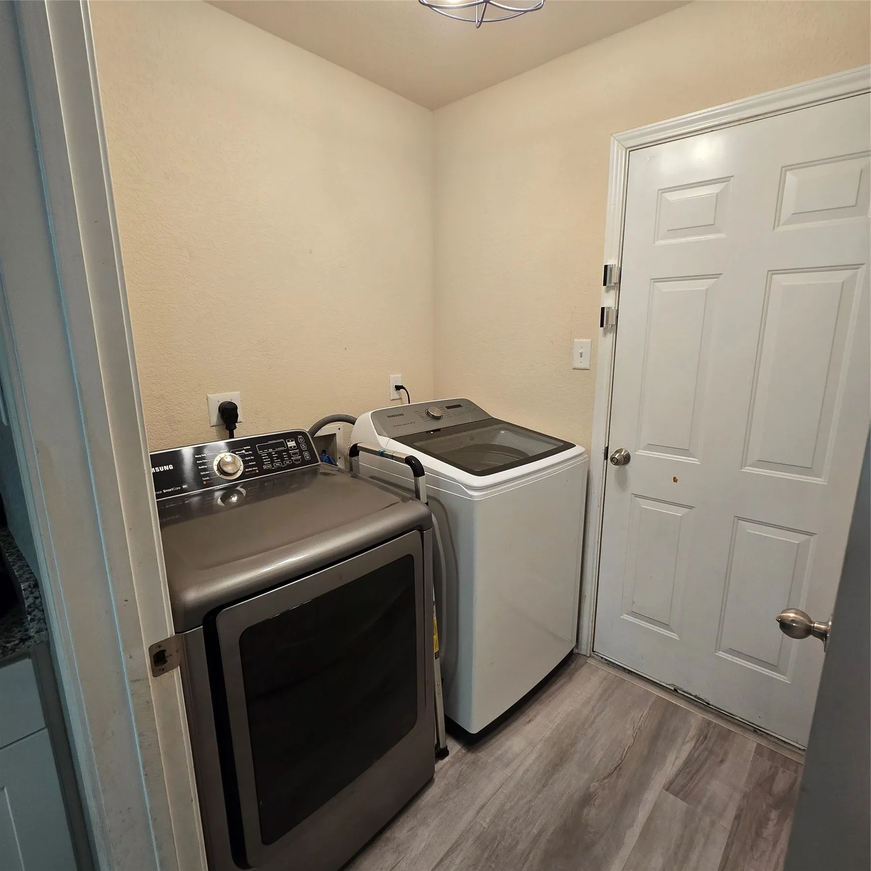 Single Family Residence For Sale in Williamson County , 212 Druse Lane, Jarrell, Texas 76537, 4 Bedroom, 2 Bathroom, 2 Garage spaces, 1,887 Sqft, built in 2008, mls#21301925, Real Estate Agent in Jarrell, Homes For Sale in Williamson county, Homes For Sale in Jarrell, Realtor in Jarrell Texas, Real Estate Brokerage Independent Realty Texas, Luminita Cordes Realtor
