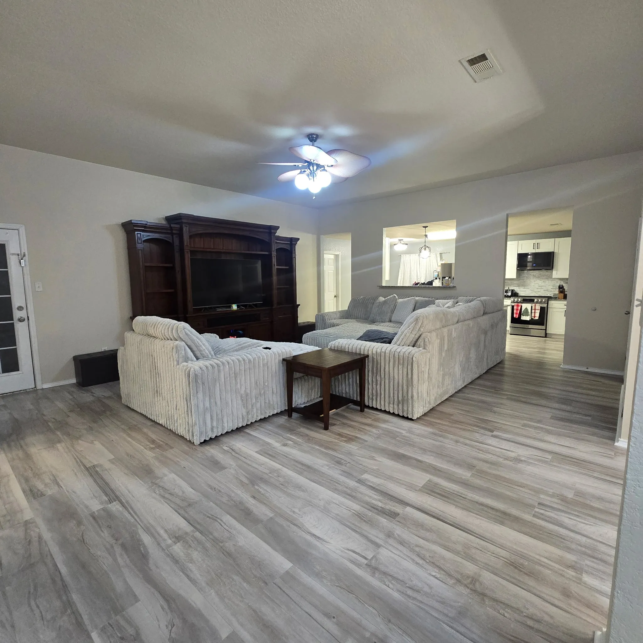 Single Family Residence For Sale in Williamson County , 212 Druse Lane, Jarrell, Texas 76537, 4 Bedroom, 2 Bathroom, 2 Garage spaces, 1,887 Sqft, built in 2008, mls#21301925, Real Estate Agent in Jarrell, Homes For Sale in Williamson county, Homes For Sale in Jarrell, Realtor in Jarrell Texas, Real Estate Brokerage Independent Realty Texas, Luminita Cordes Realtor