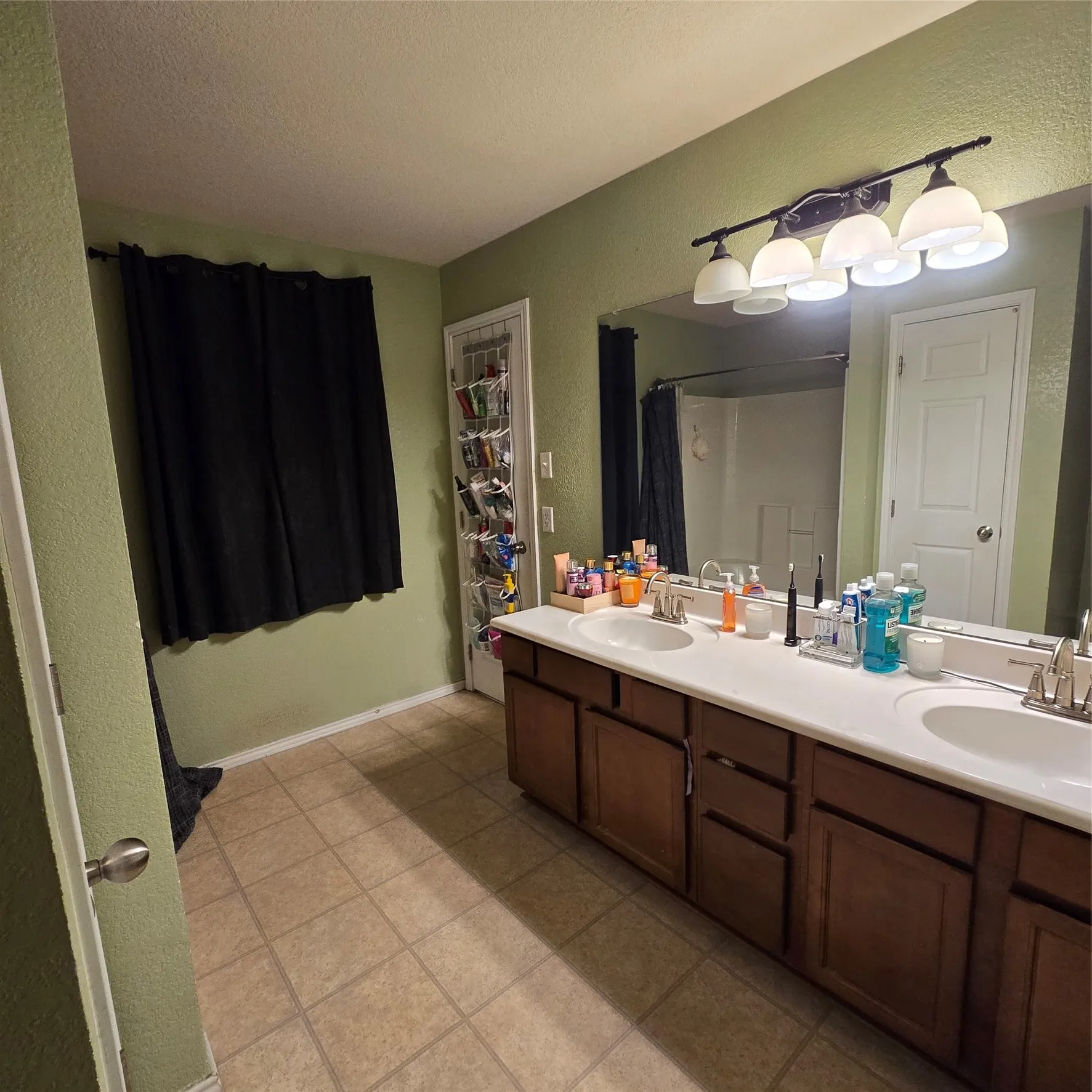 Single Family Residence For Sale in Williamson County , 212 Druse Lane, Jarrell, Texas 76537, 4 Bedroom, 2 Bathroom, 2 Garage spaces, 1,887 Sqft, built in 2008, mls#21301925, Real Estate Agent in Jarrell, Homes For Sale in Williamson county, Homes For Sale in Jarrell, Realtor in Jarrell Texas, Real Estate Brokerage Independent Realty Texas, Luminita Cordes Realtor