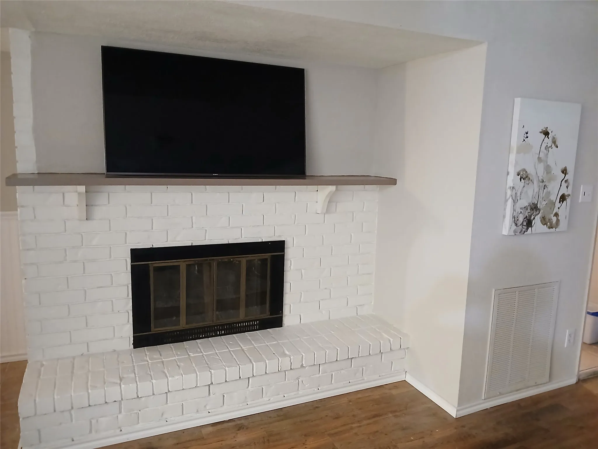 Single Family Residence For Rent in Denton County , 5616 Tucker Street, The Colony, Texas 75056, 5 Bedroom, 2 Bathroom, Garage spaces, 2,166 Sqft, built in 1983, mls#21301563, Real Estate Agent in The Colony, Homes For Rent in Denton county, Homes For Rent in The Colony, Realtor in The Colony Texas, Real Estate Brokerage Independent Realty Texas, Luminita Cordes Realtor