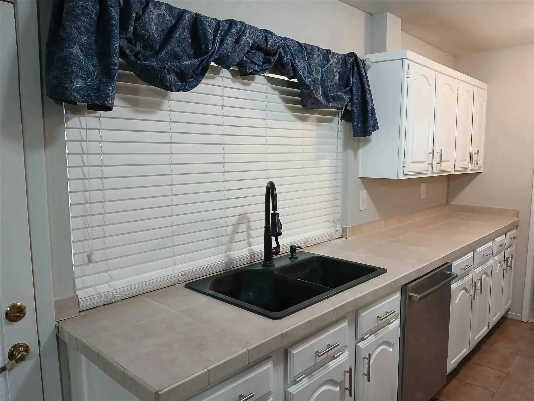 Single Family Residence For Rent in Denton County , 5616 Tucker Street, The Colony, Texas 75056, 5 Bedroom, 2 Bathroom, Garage spaces, 2,166 Sqft, built in 1983, mls#21301563, Real Estate Agent in The Colony, Homes For Rent in Denton county, Homes For Rent in The Colony, Realtor in The Colony Texas, Real Estate Brokerage Independent Realty Texas, Luminita Cordes Realtor