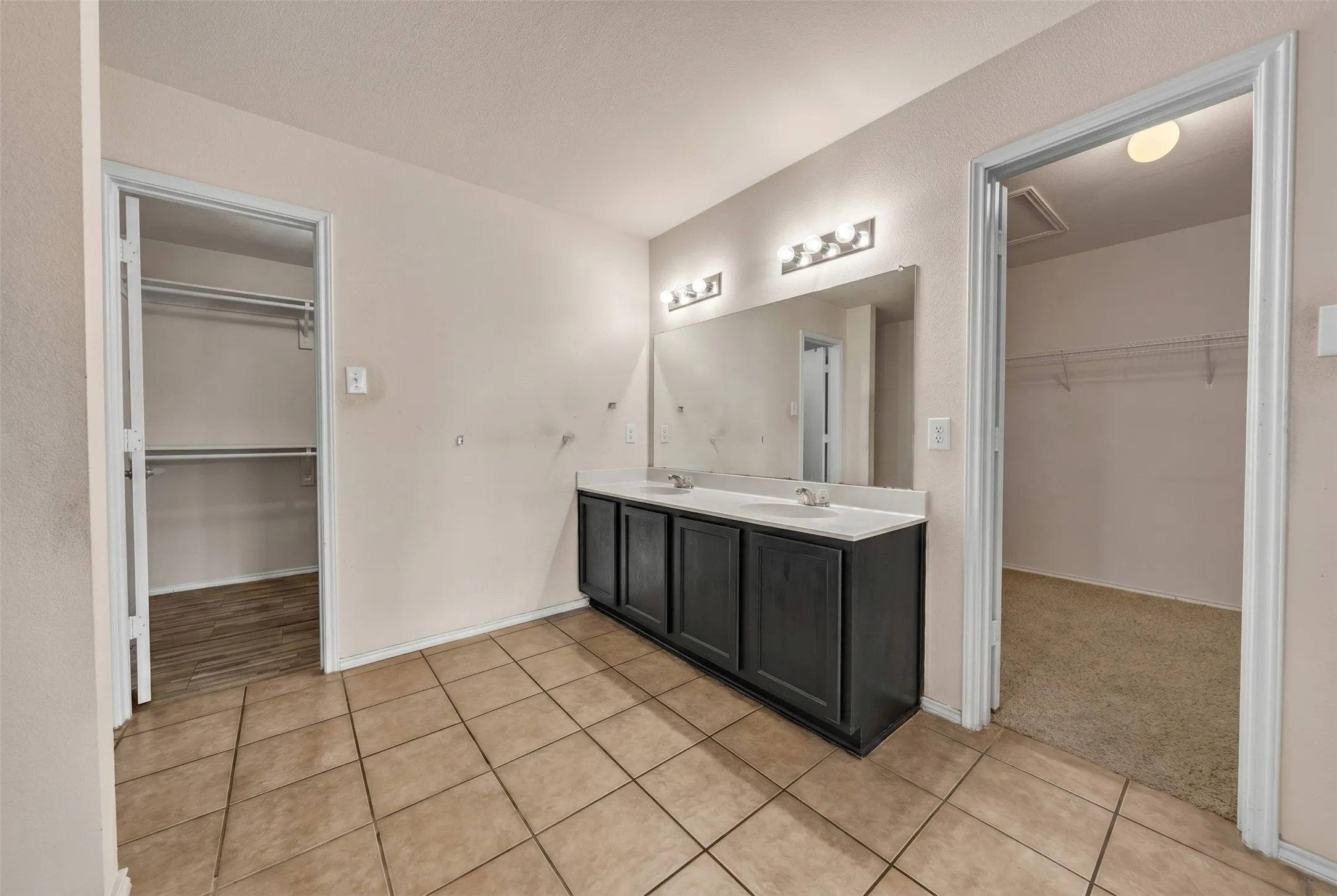 Single Family Residence For Sale in Tarrant County , 9129 Troy Drive, Fort Worth, Texas 76123, 5 Bedroom, 3 Bathroom, 2 Garage spaces, 3,607 Sqft, built in 2006, mls#21297446, Real Estate Agent in Fort Worth, Homes For Sale in Tarrant county, Homes For Sale in Fort Worth, Realtor in Fort Worth Texas, Real Estate Brokerage Independent Realty Texas, Luminita Cordes Realtor
