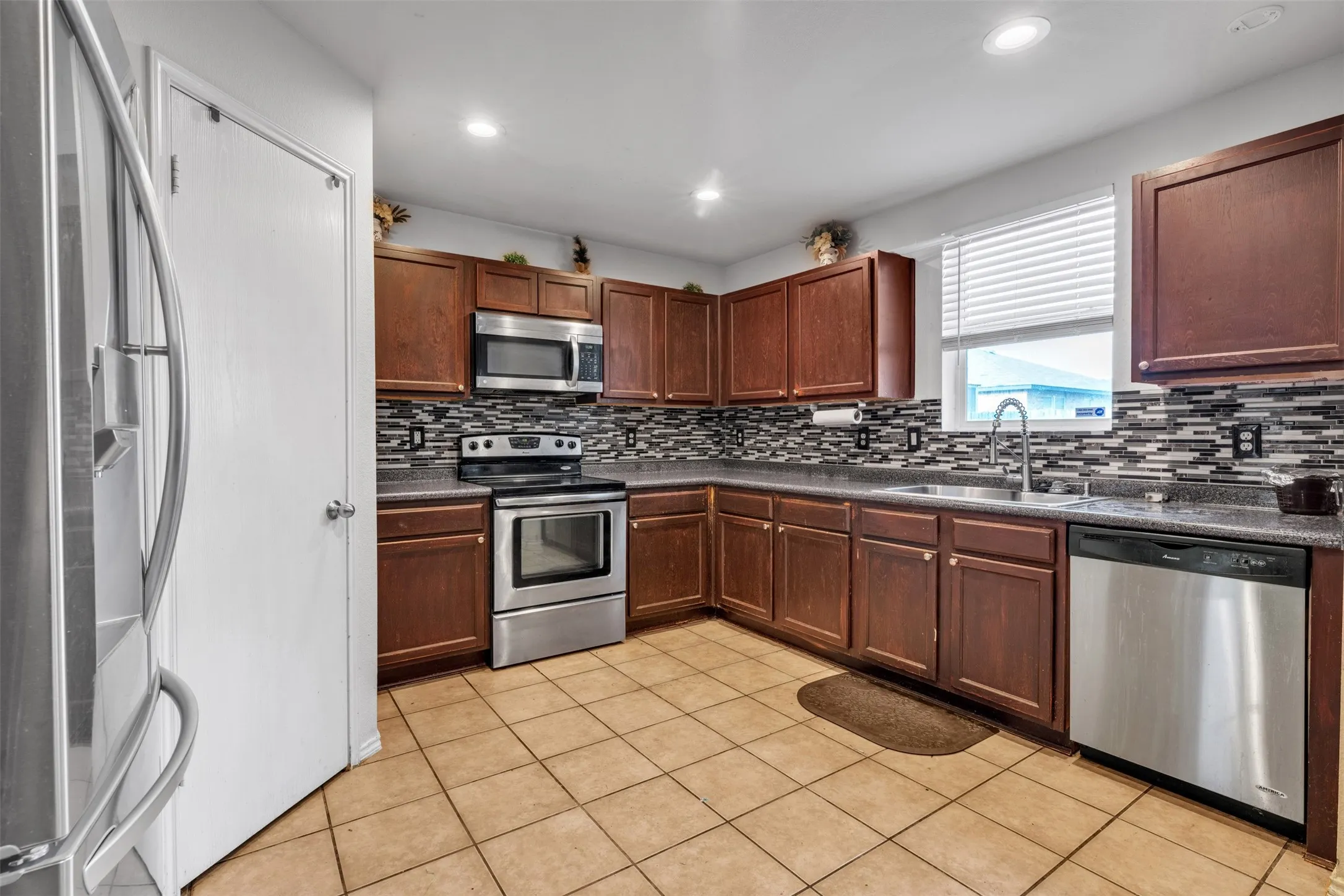 Single Family Residence For Sale in Tarrant County , 9129 Troy Drive, Fort Worth, Texas 76123, 5 Bedroom, 3 Bathroom, 2 Garage spaces, 3,607 Sqft, built in 2006, mls#21297446, Real Estate Agent in Fort Worth, Homes For Sale in Tarrant county, Homes For Sale in Fort Worth, Realtor in Fort Worth Texas, Real Estate Brokerage Independent Realty Texas, Luminita Cordes Realtor