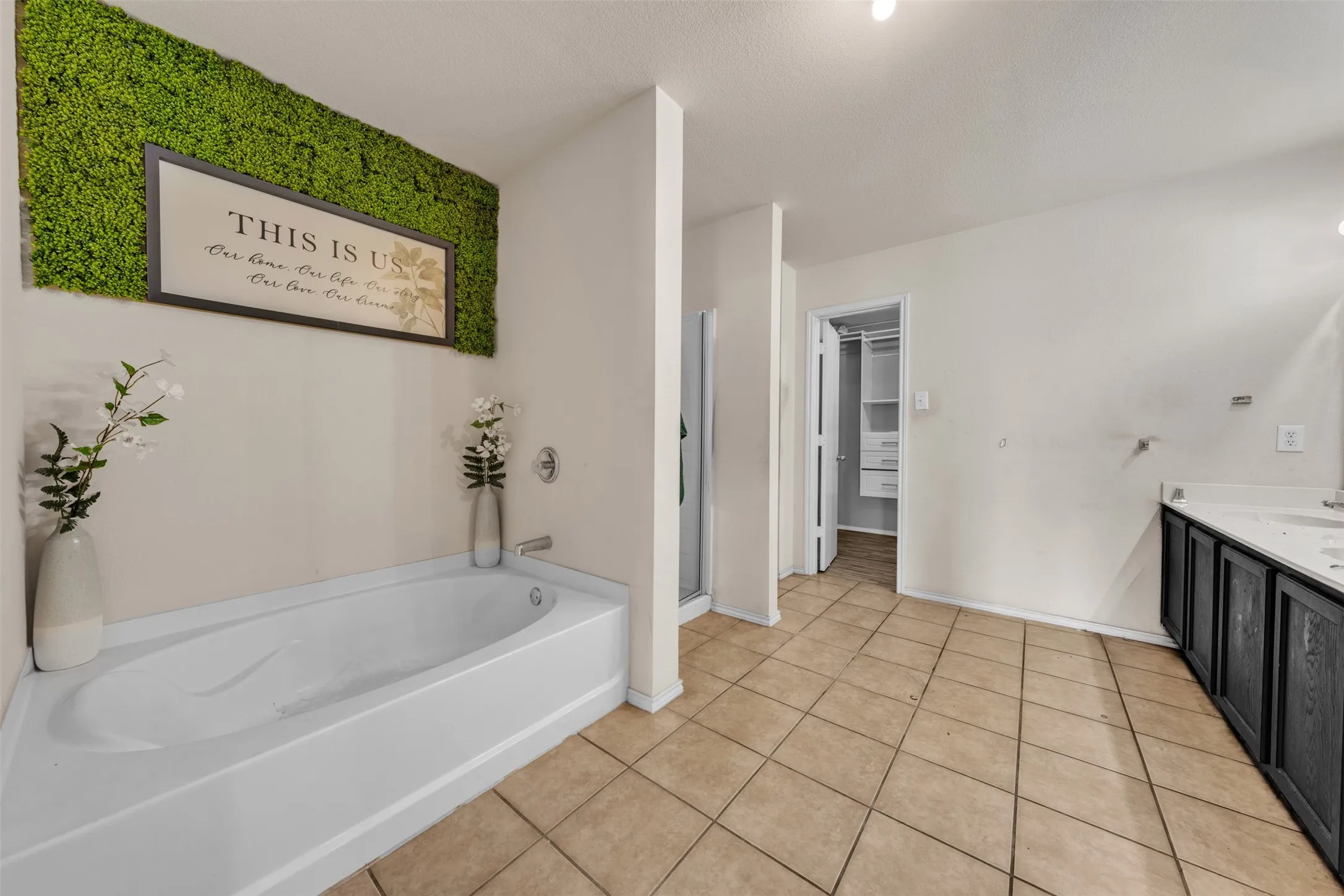 Single Family Residence For Sale in Tarrant County , 9129 Troy Drive, Fort Worth, Texas 76123, 5 Bedroom, 3 Bathroom, 2 Garage spaces, 3,607 Sqft, built in 2006, mls#21297446, Real Estate Agent in Fort Worth, Homes For Sale in Tarrant county, Homes For Sale in Fort Worth, Realtor in Fort Worth Texas, Real Estate Brokerage Independent Realty Texas, Luminita Cordes Realtor
