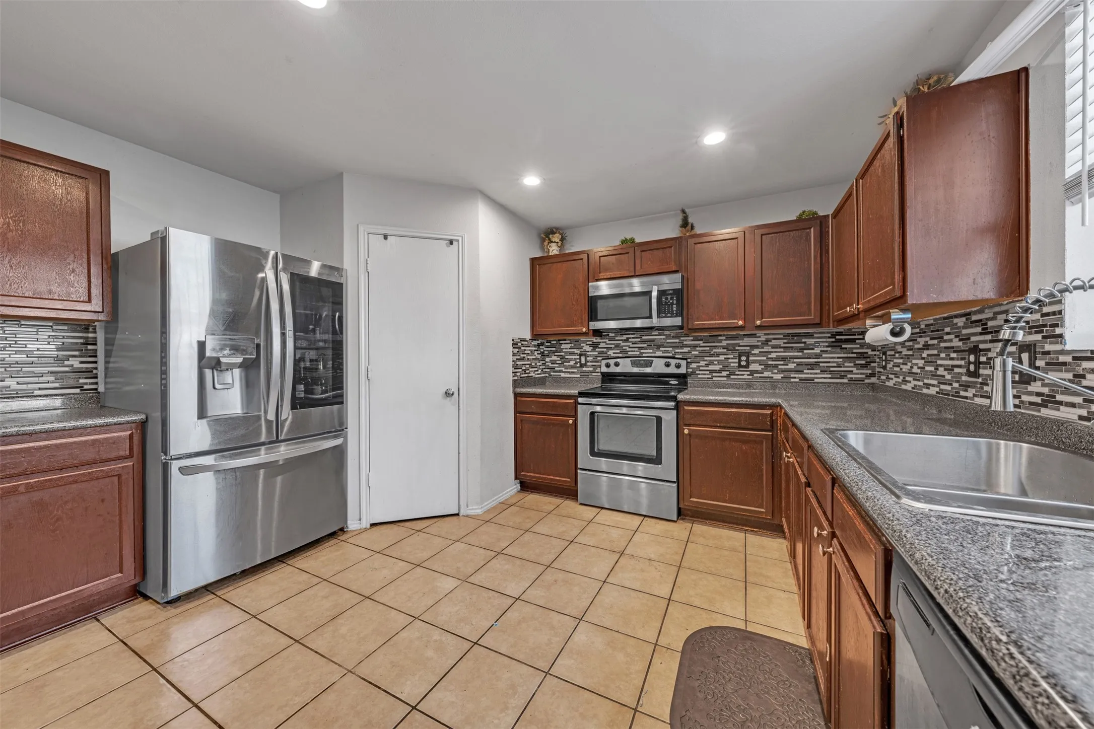 Single Family Residence For Sale in Tarrant County , 9129 Troy Drive, Fort Worth, Texas 76123, 5 Bedroom, 3 Bathroom, 2 Garage spaces, 3,607 Sqft, built in 2006, mls#21297446, Real Estate Agent in Fort Worth, Homes For Sale in Tarrant county, Homes For Sale in Fort Worth, Realtor in Fort Worth Texas, Real Estate Brokerage Independent Realty Texas, Luminita Cordes Realtor