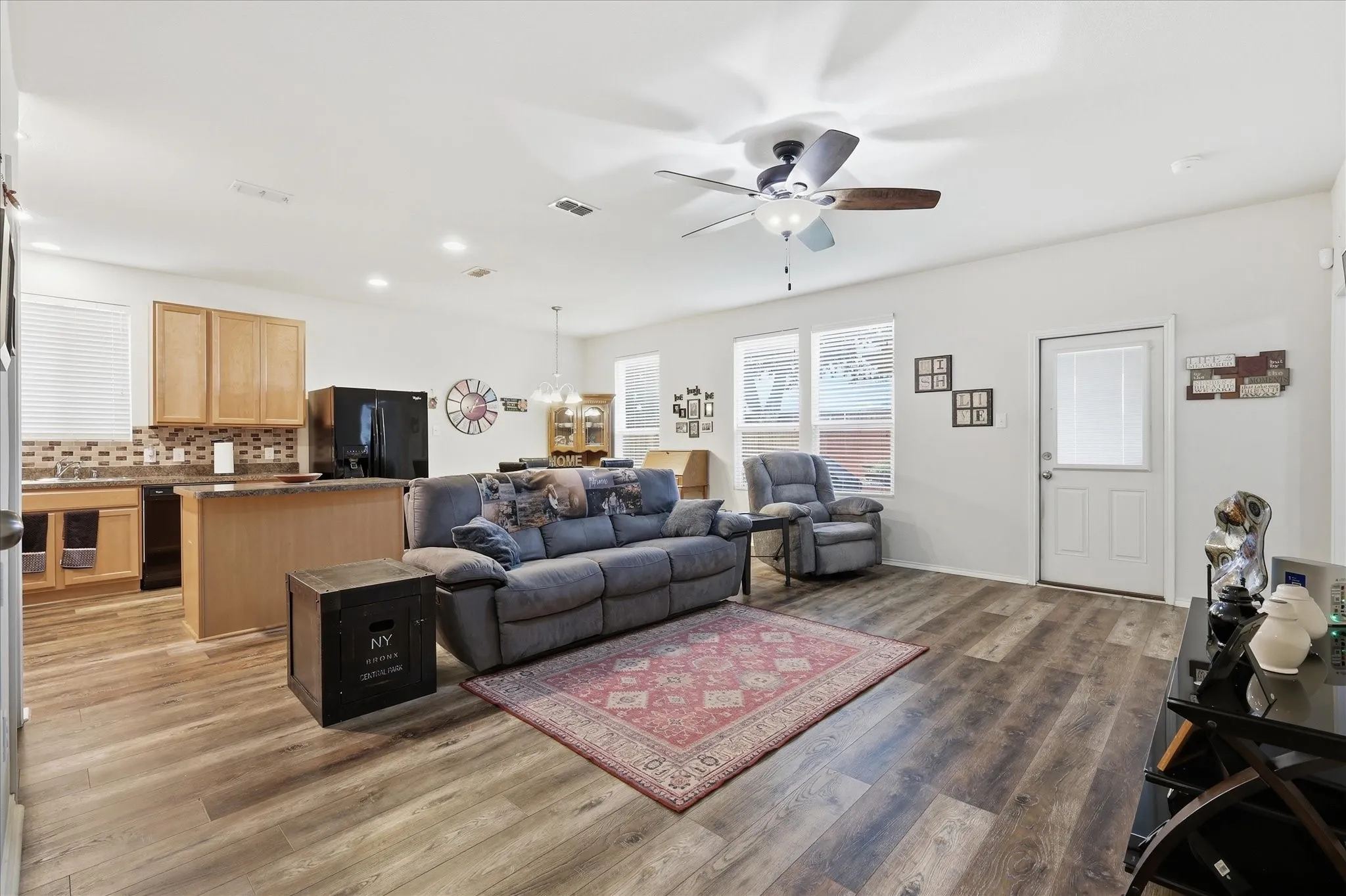 Single Family Residence For Sale in Denton County , 1805 Megan Creek Drive, Little Elm, Texas 75068, 3 Bedroom, 2 Bathroom, 2 Garage spaces, 1,441 Sqft, built in 2015, mls#21301936, Real Estate Agent in Little Elm, Homes For Sale in Denton county, Homes For Sale in Little Elm, Realtor in Little Elm Texas, Real Estate Brokerage Independent Realty Texas, Luminita Cordes Realtor