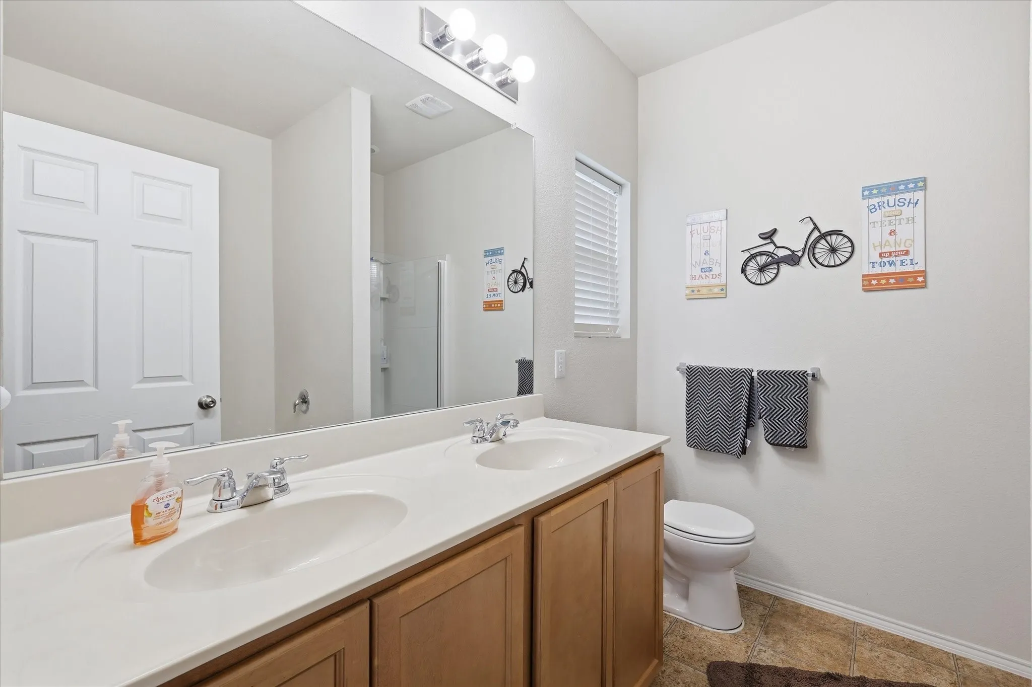 Double vanity with integrated sinks and a light-toned countertop