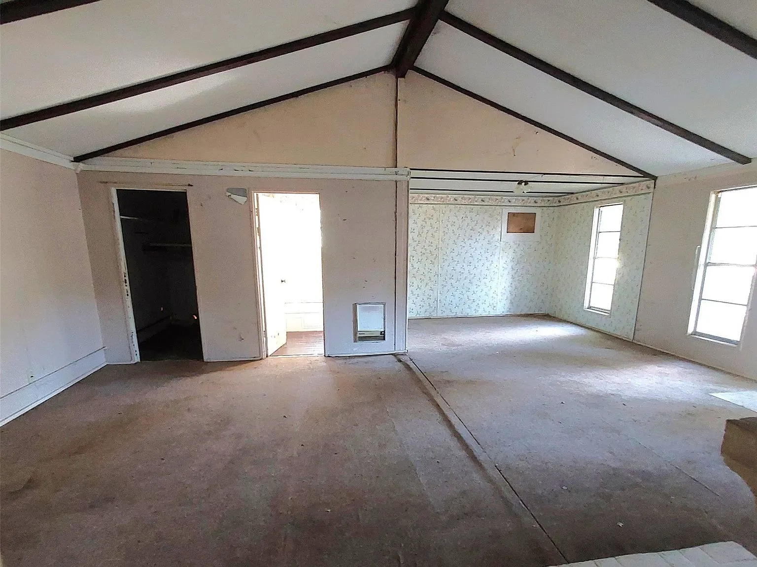 Single Family Residence For Sale in Henderson County , 1805 Cherokee Trace, Tool, Texas 75143, 2 Bedroom, 2 Bathroom, Garage spaces, 1,416 Sqft, built in 1971, mls#21300904, Real Estate Agent in Tool, Homes For Sale in Henderson county, Homes For Sale in Tool, Realtor in Tool Texas, Real Estate Brokerage Independent Realty Texas, Luminita Cordes Realtor