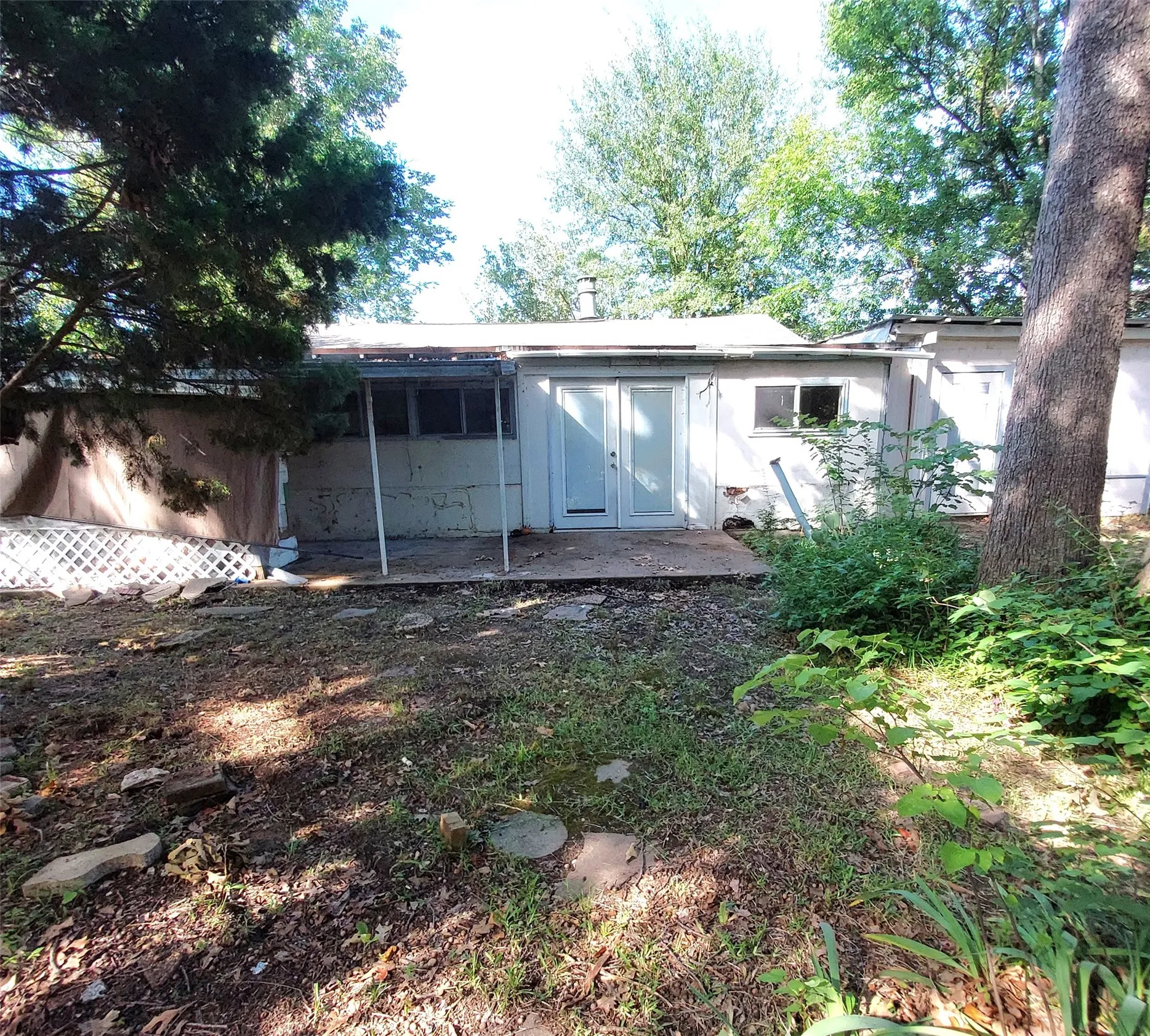 Single Family Residence For Sale in Henderson County , 1805 Cherokee Trace, Tool, Texas 75143, 2 Bedroom, 2 Bathroom, Garage spaces, 1,416 Sqft, built in 1971, mls#21300904, Real Estate Agent in Tool, Homes For Sale in Henderson county, Homes For Sale in Tool, Realtor in Tool Texas, Real Estate Brokerage Independent Realty Texas, Luminita Cordes Realtor