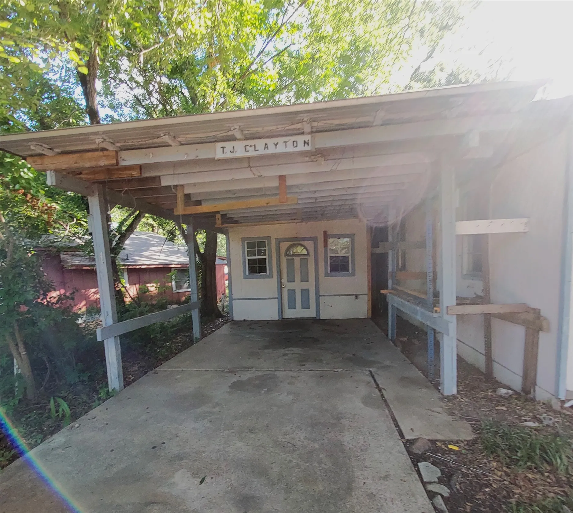 Single Family Residence For Sale in Henderson County , 1805 Cherokee Trace, Tool, Texas 75143, 2 Bedroom, 2 Bathroom, Garage spaces, 1,416 Sqft, built in 1971, mls#21300904, Real Estate Agent in Tool, Homes For Sale in Henderson county, Homes For Sale in Tool, Realtor in Tool Texas, Real Estate Brokerage Independent Realty Texas, Luminita Cordes Realtor